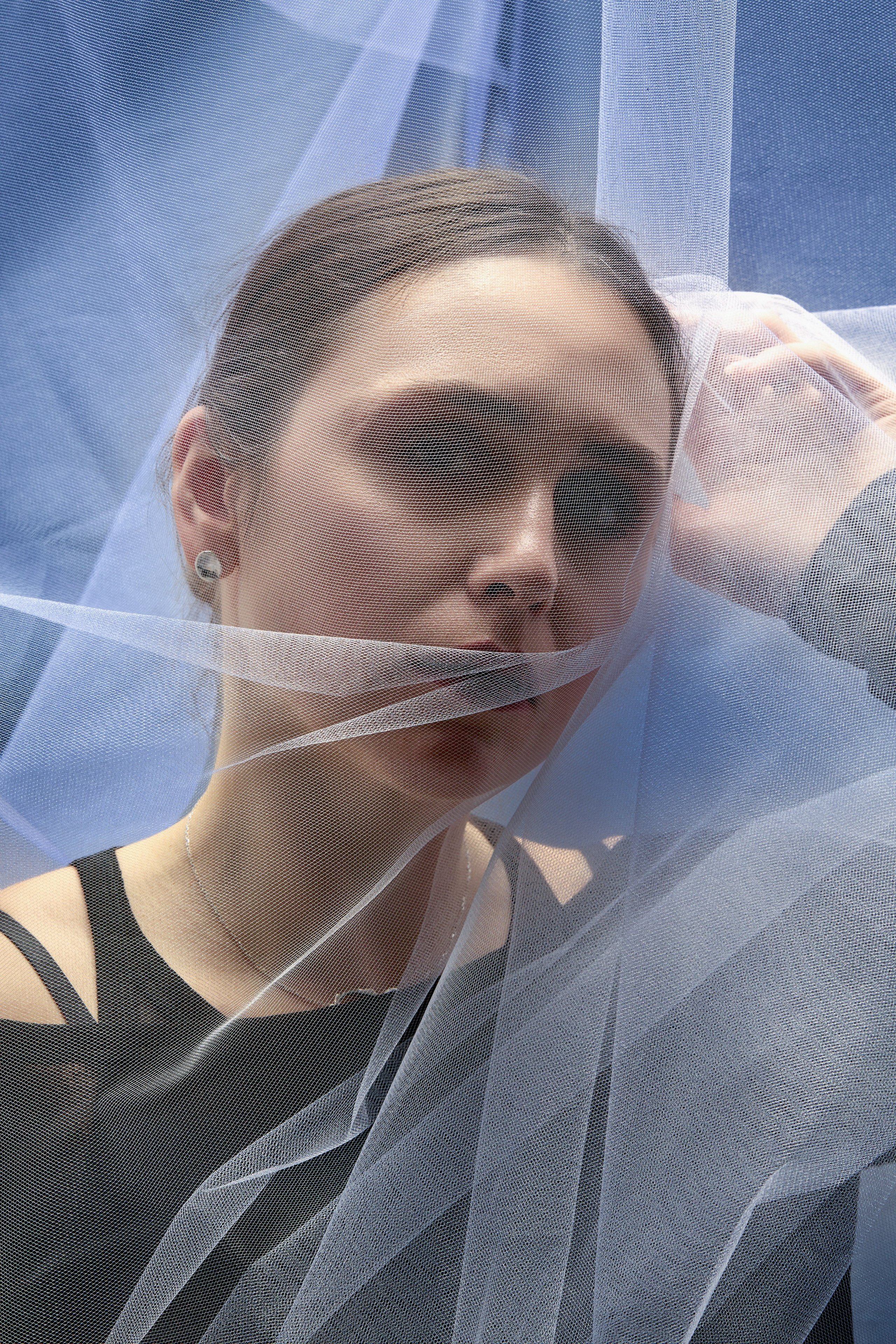 Концептуальная фотосессия с фатином и цветным светом | Екатерина Максимова