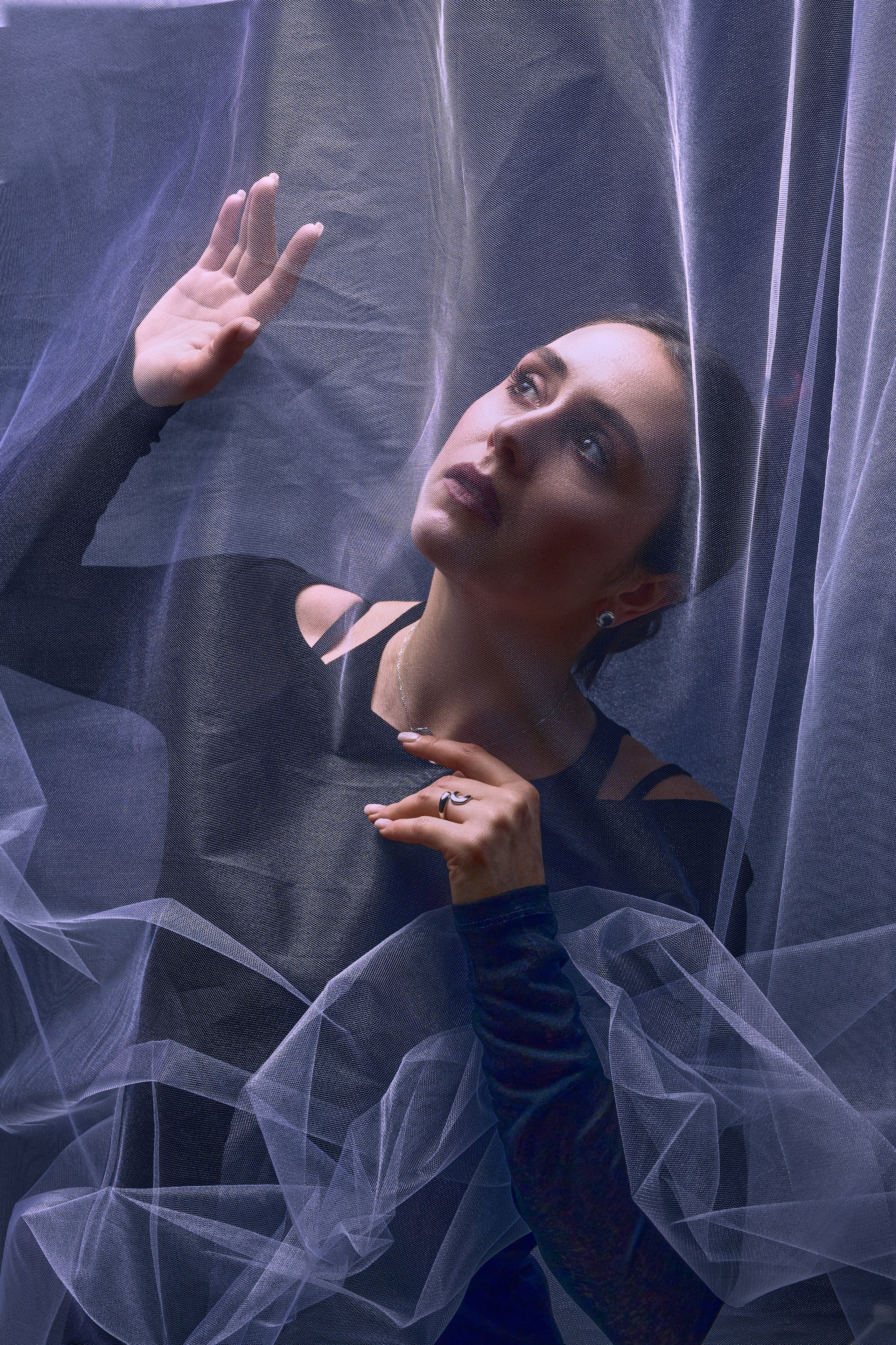 Концептуальная фотосессия с фатином и цветным светом | Екатерина Максимова