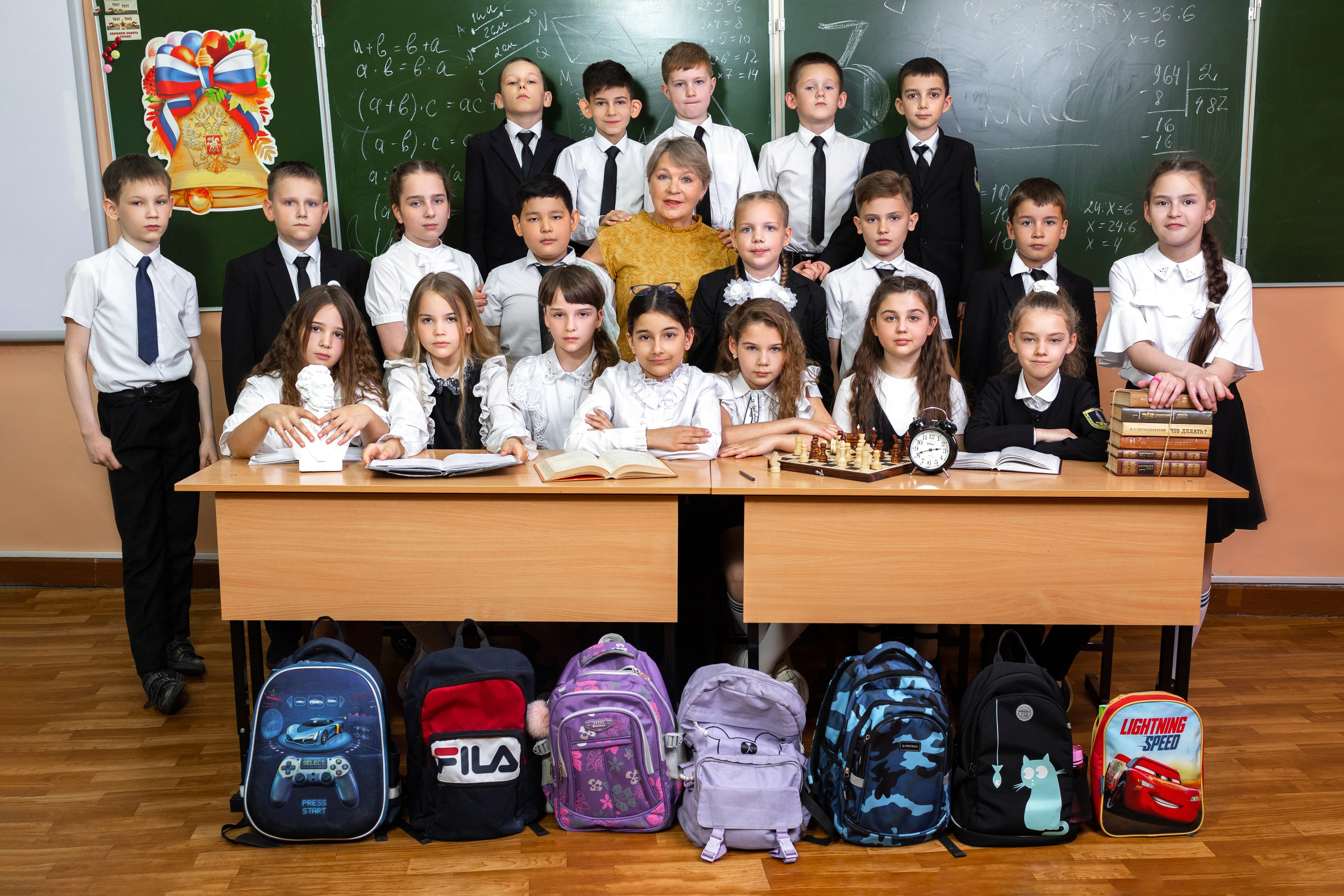 Выпускные альбомы 4класс. Выпускные альбомы Саратов Энгельс фотограф Титова Ирина