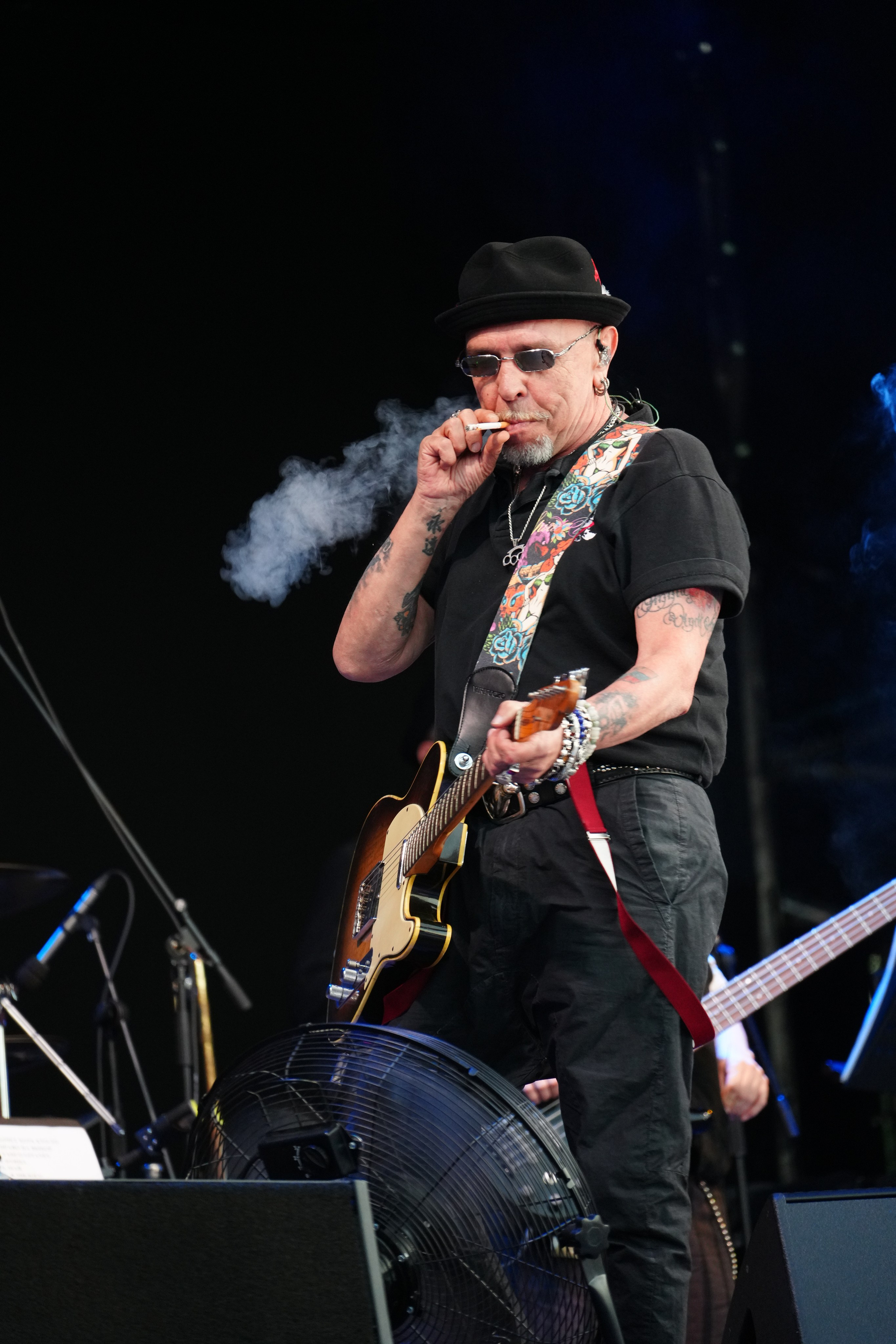 Кожаные куртки, мотоциклы и рок-музыка: атмосфера фестиваля Балтик ралли в Выборге с Гариком Сукачева на сцене