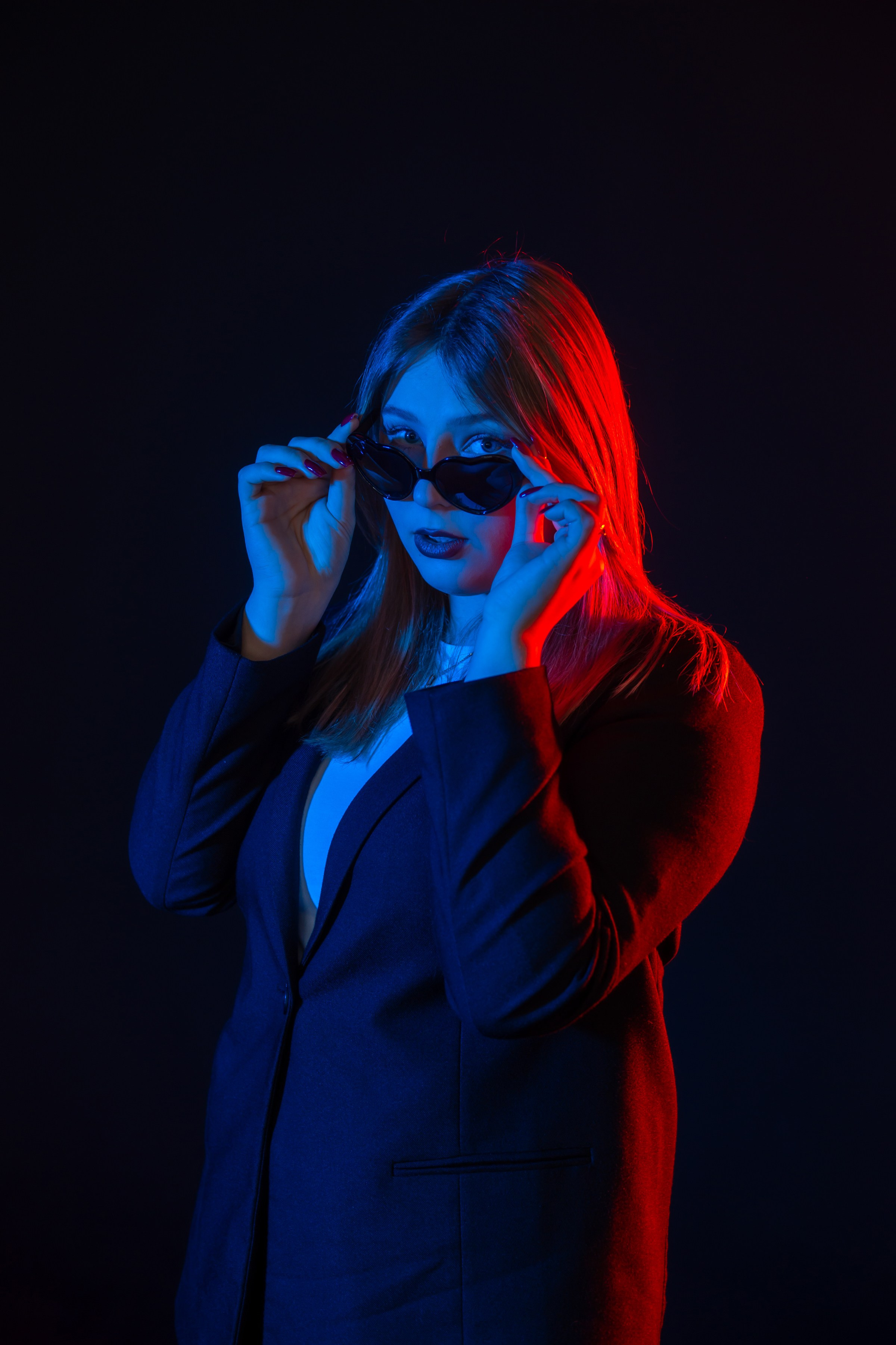 Студия. Черная циклорама с цветной подсветкой. Ольга Плаксина фотограф в Саратове