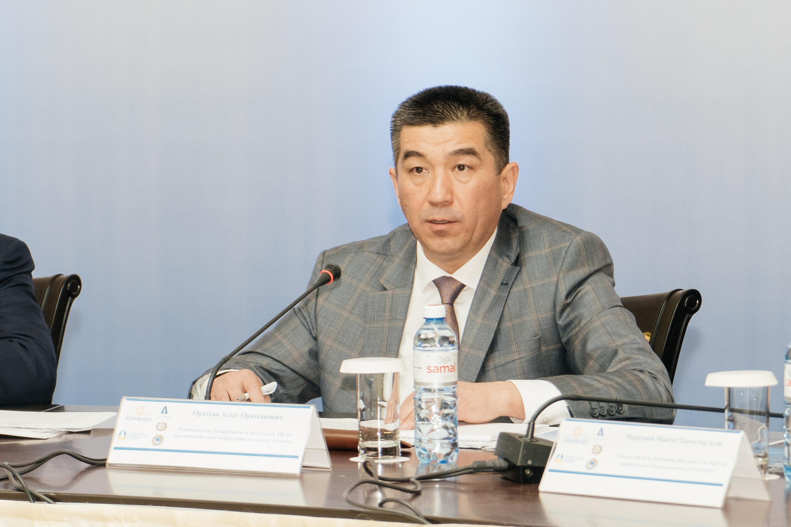 Круглый стол. Свадебный фотограф алматы Шожебаев Кайрат