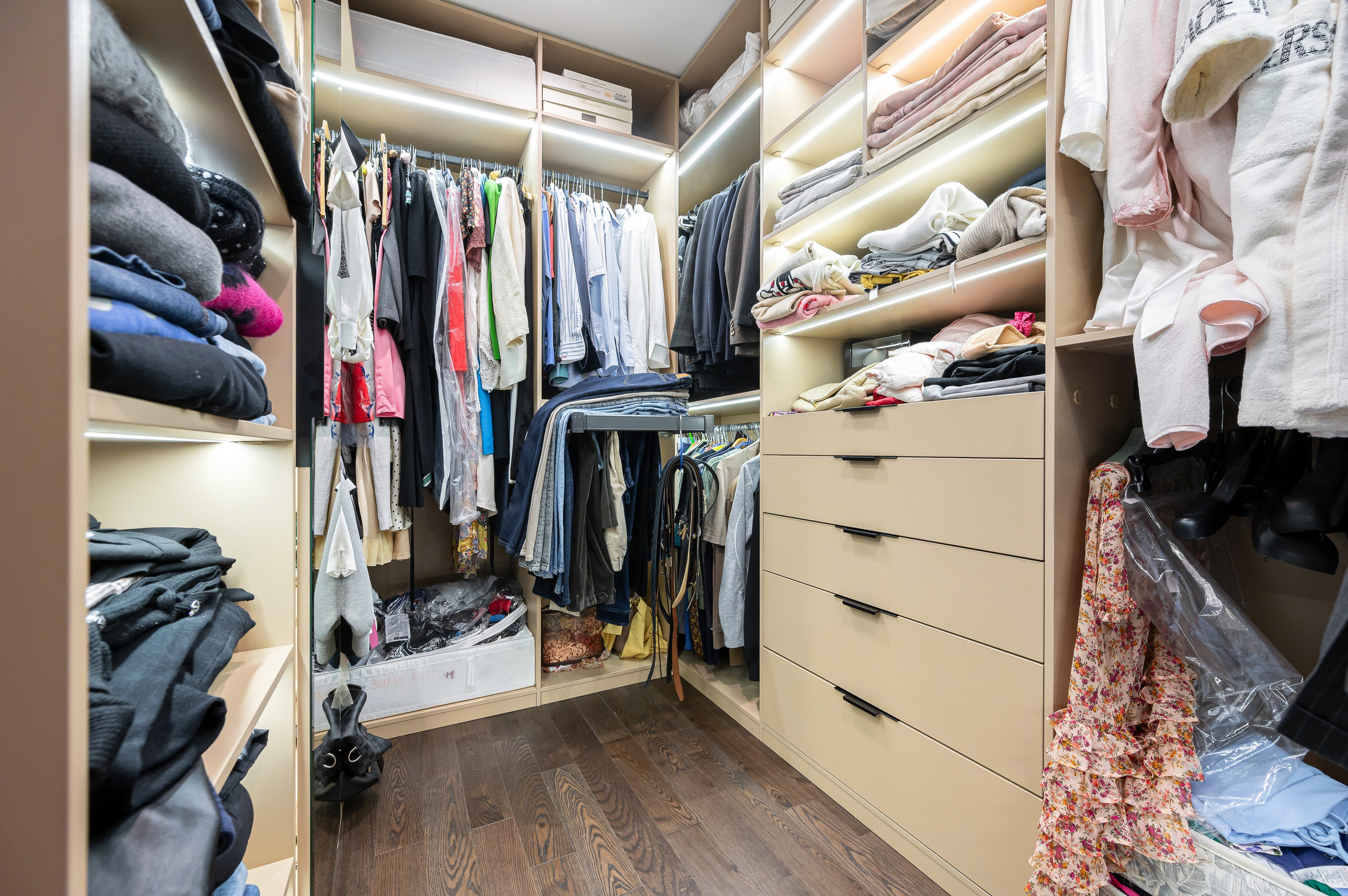 Квартира на Ждановской. Интерьерный фотограф. Фото- видеосъемка недвижимости Санкт-Петербург