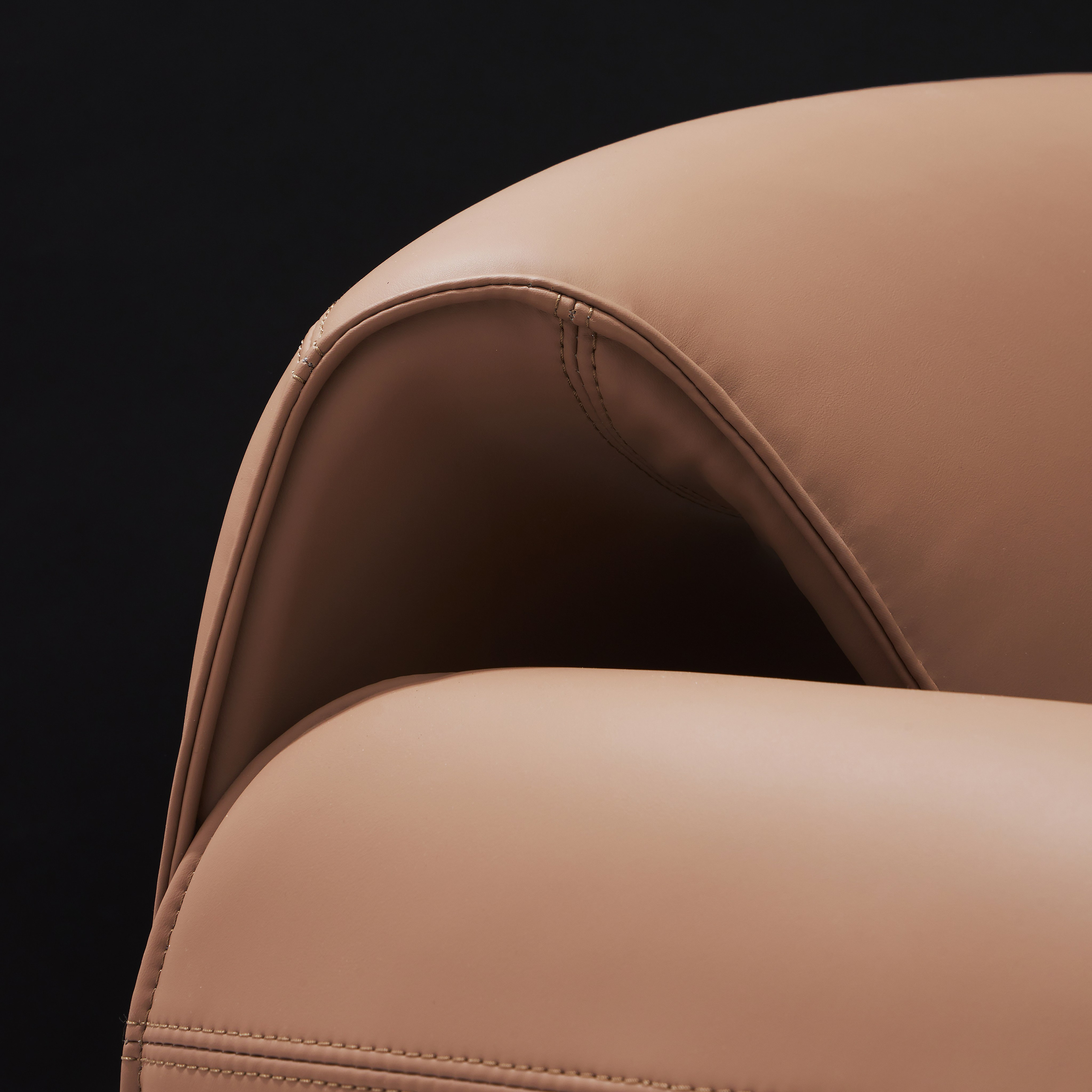 Съемка мебели, кожаное кресло коричневого цвета. 