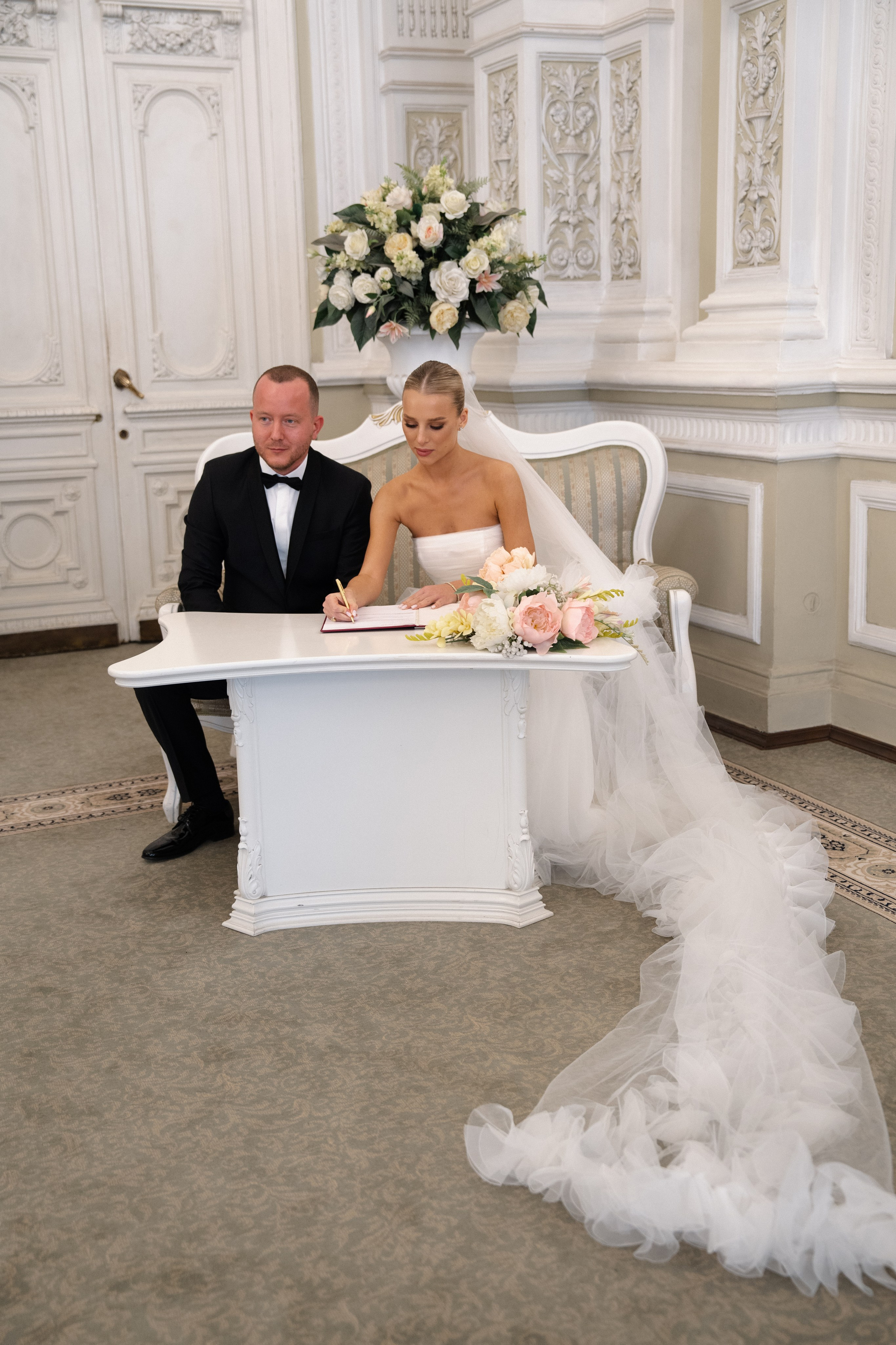 Анна Сергей. Камерная свадьба в Фосизонс в стиле неоклассика. Свадебный фотограф организатор в Санкт-Петербурге Ассоль Опарина