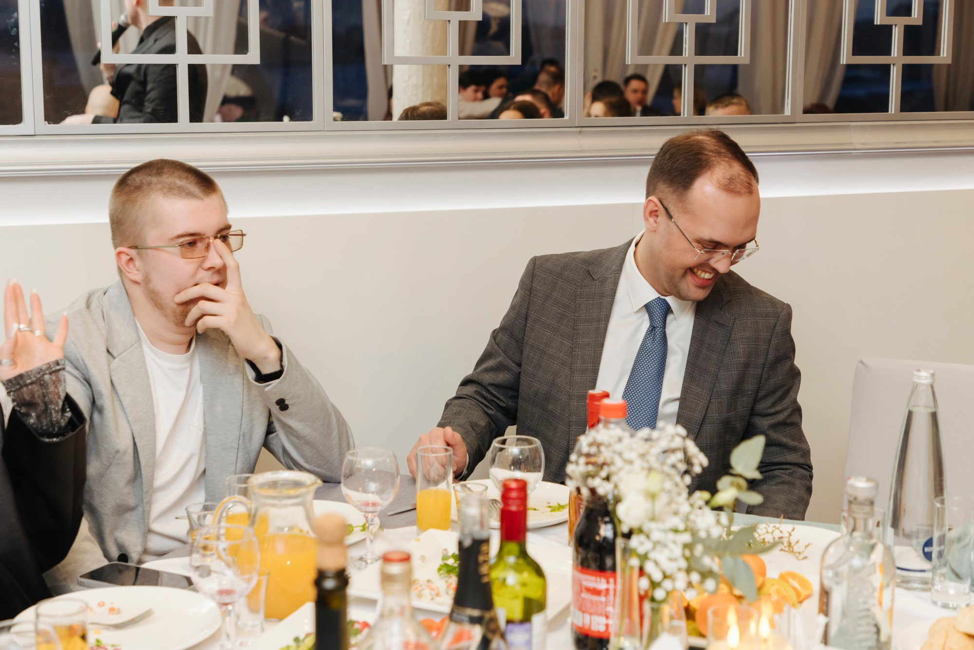 где купить свадебный букет, какой подарок подарить на свадьбу, свадебное платье где купить спб, свадебный салон, актуальные свадебные платья 2025, костюм для жениха, какой ресторан выбрать спб, отель для свадьбы