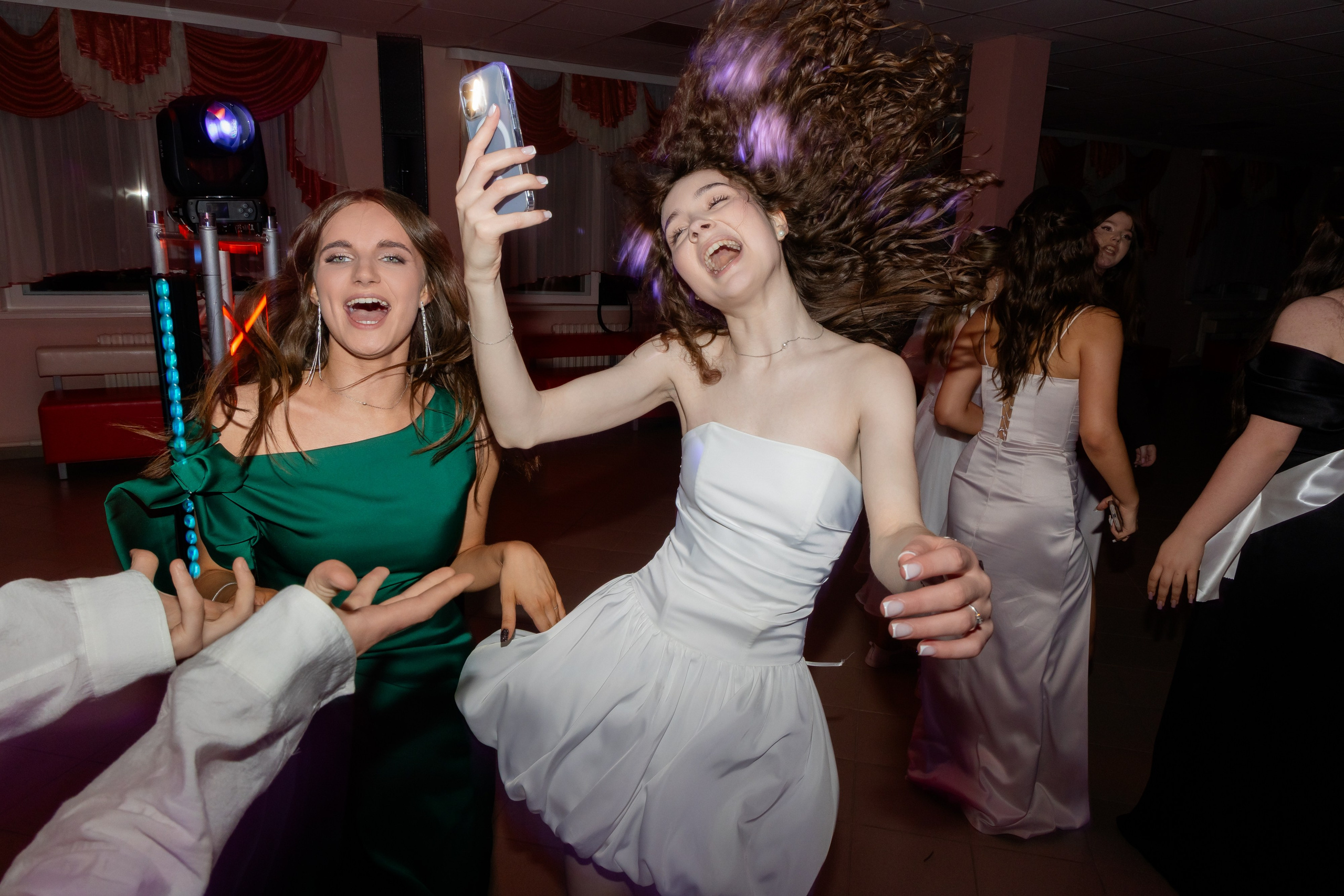 Школьный выпускной 2025 год в Минске, Беларуси. Свадебный фотограф в Минске/Беларуси Сергей Спиридонов