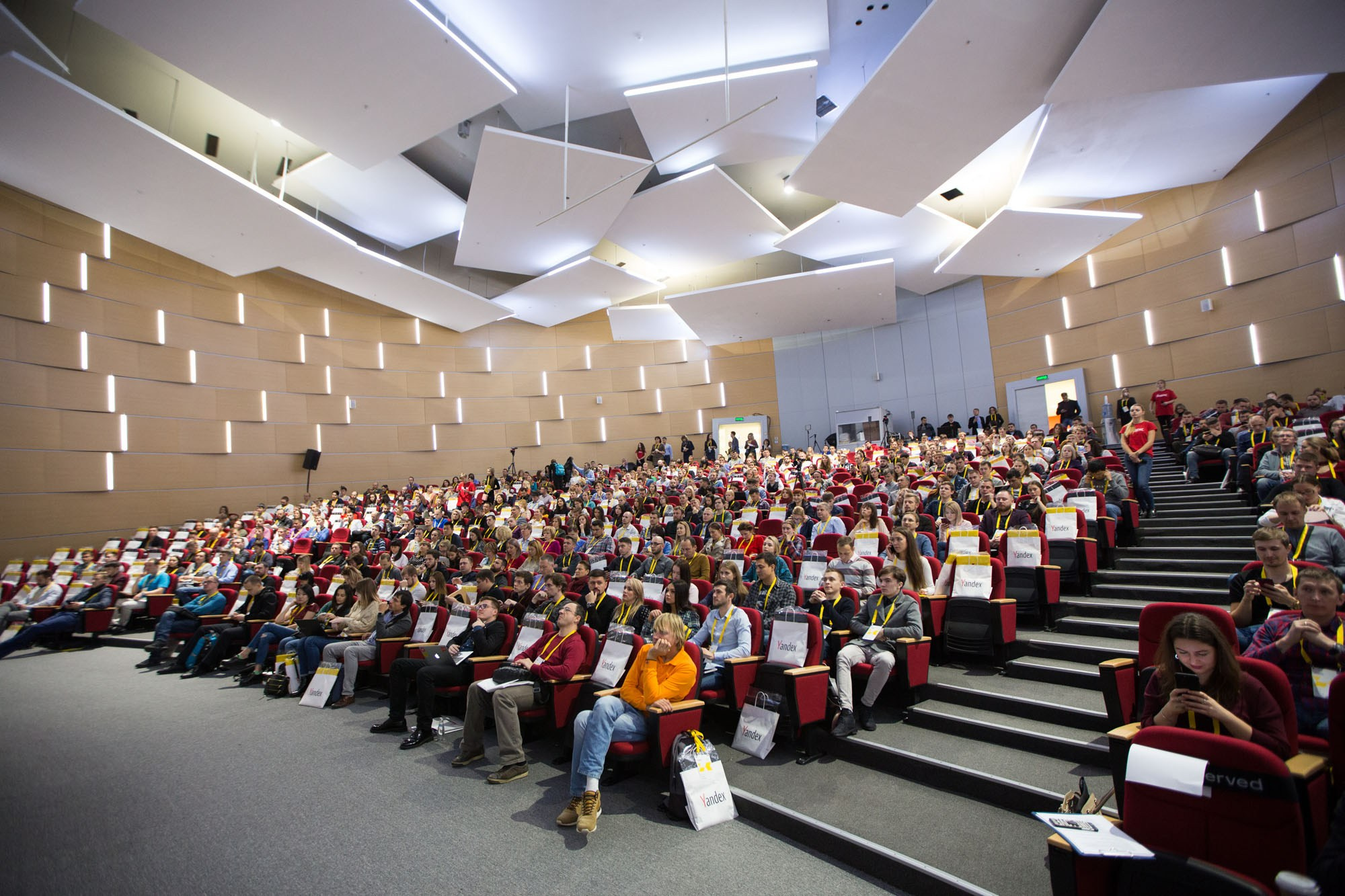 Яндекс — рекламные технологии для бизнеса. Репортажный фотограф во Владивостоке