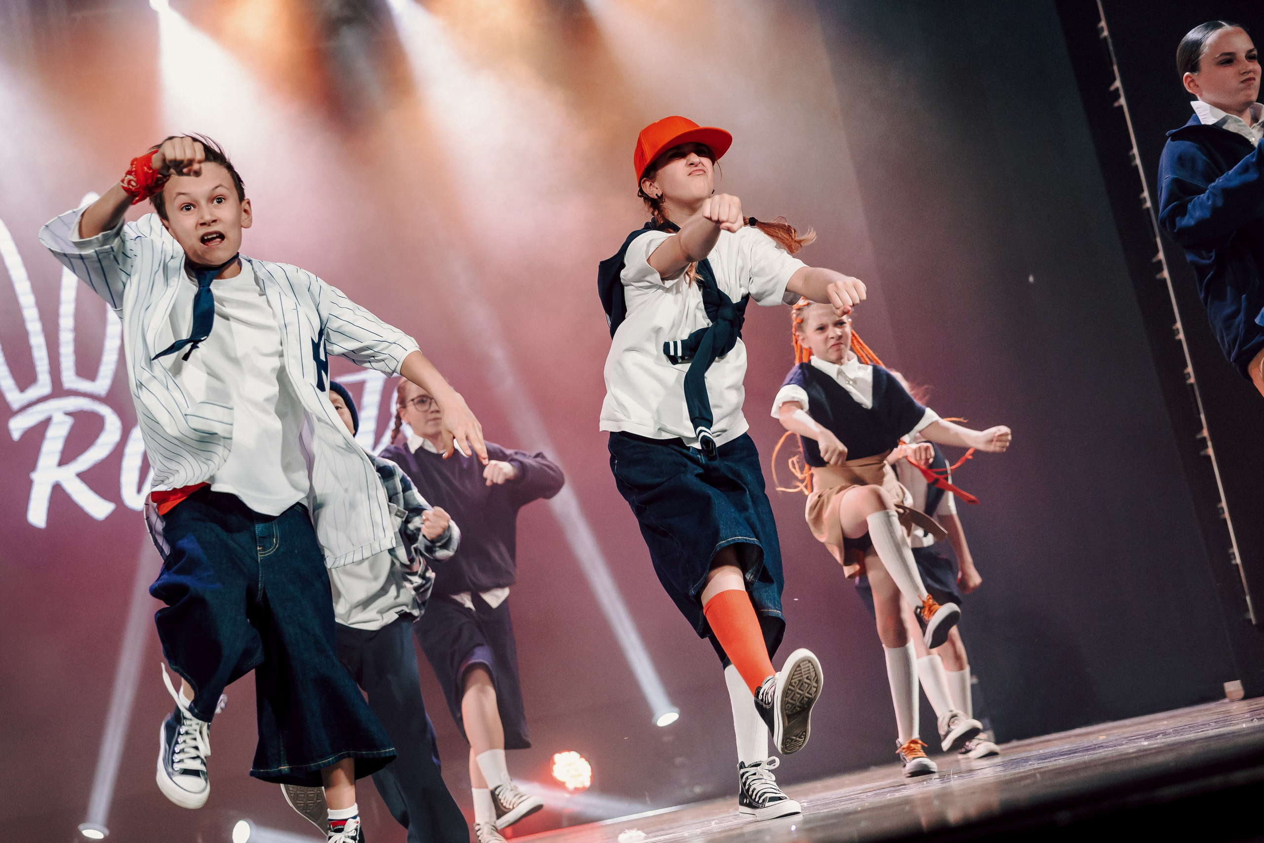 Отчётный концерт танцевальной школы «Red Rabbits» 2025. Лёшка Варзегов — фотограф