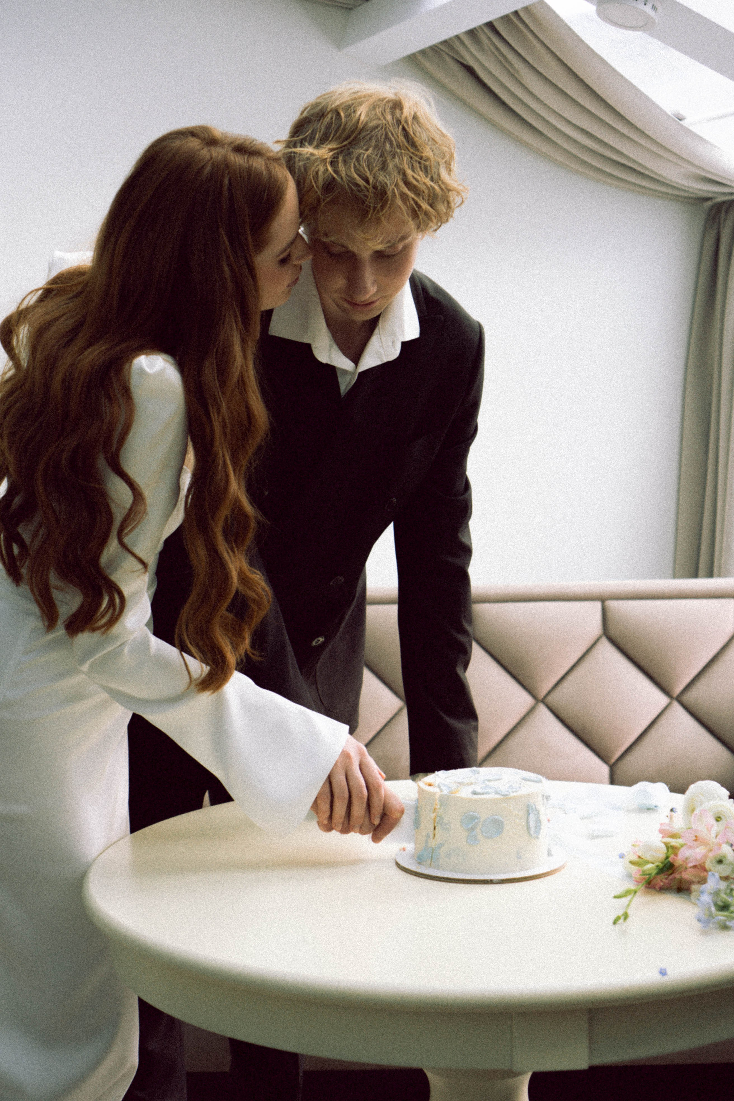 СВАДЕБНАЯ СЬЕМКА В ОТЕЛЕ. СБОРЫ ЖЕНИХА И НЕВЕСТЫ И ТАКЖЕ ТОР И ПОДГОТОВКА К ПРОГУЛКЕ. Профессиональный фотограф, Санкт-Петербург — Виктория Богомолова