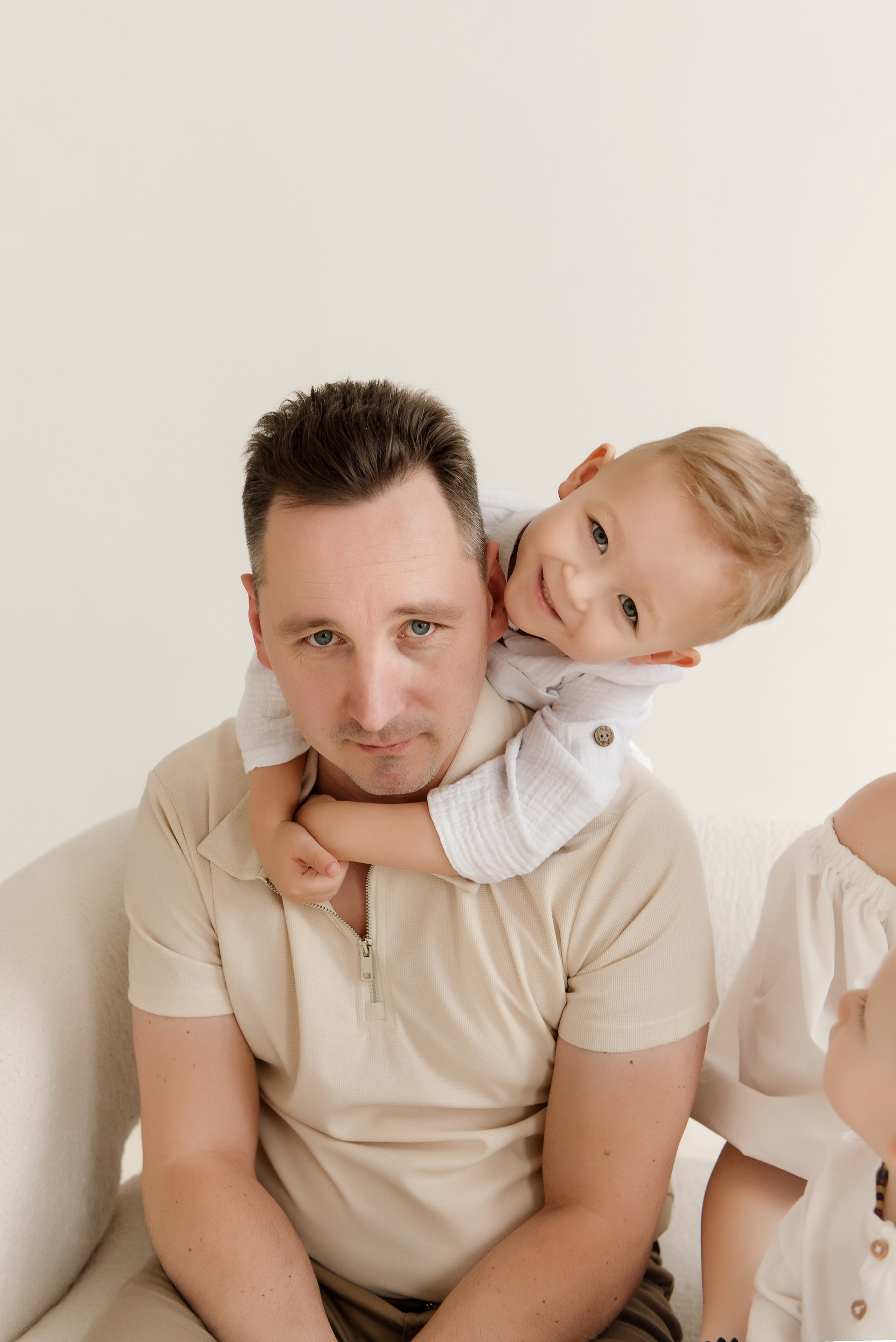 Семейная съёмка большой семьи в Москве. Детский фотограф в Долгопрудном и Москве