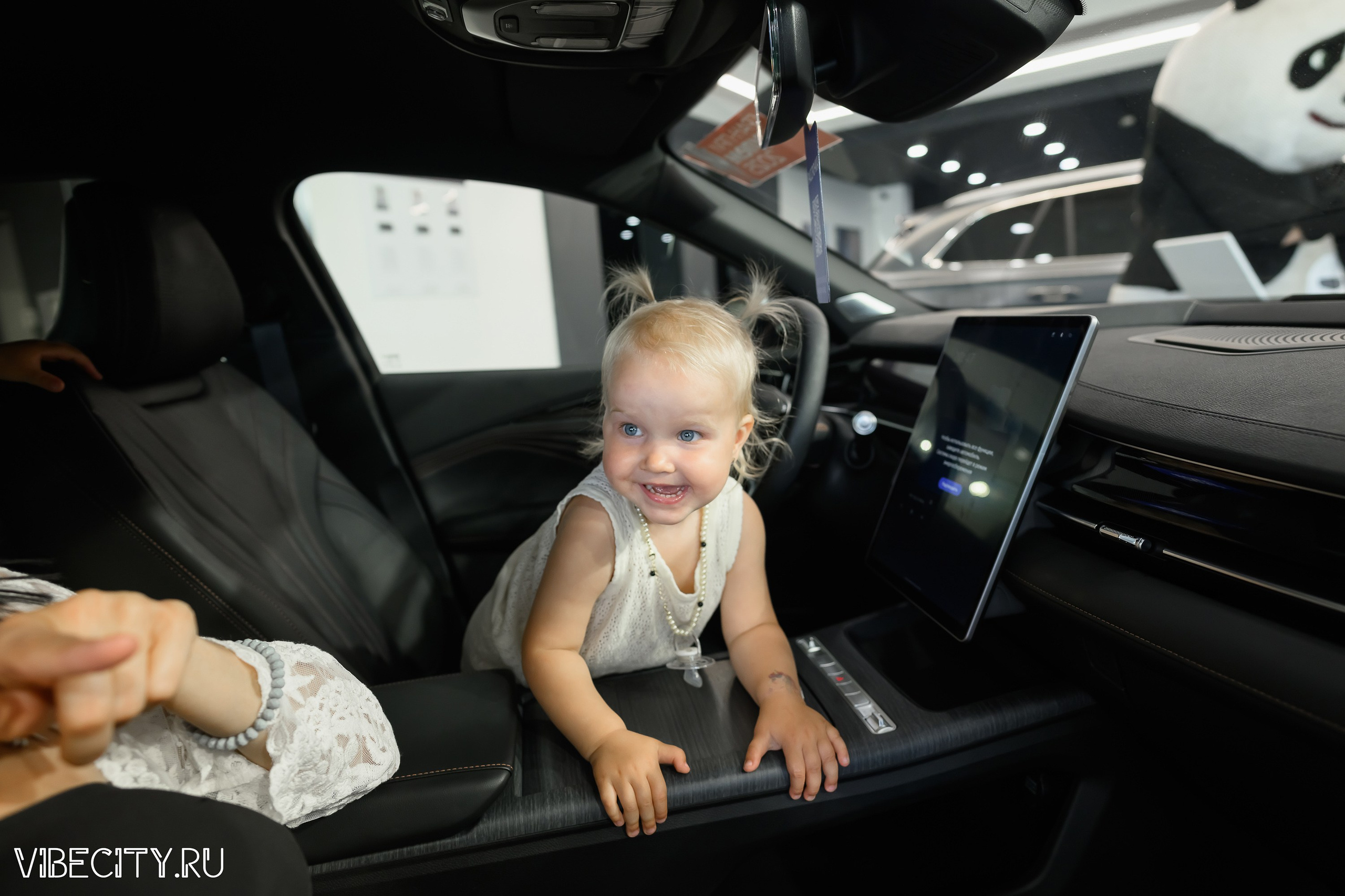 Презентация Geely Manjaro. VIBECITY.RU Вайб Сити Ру Фоторепортажи Фотоотчеты Калининград