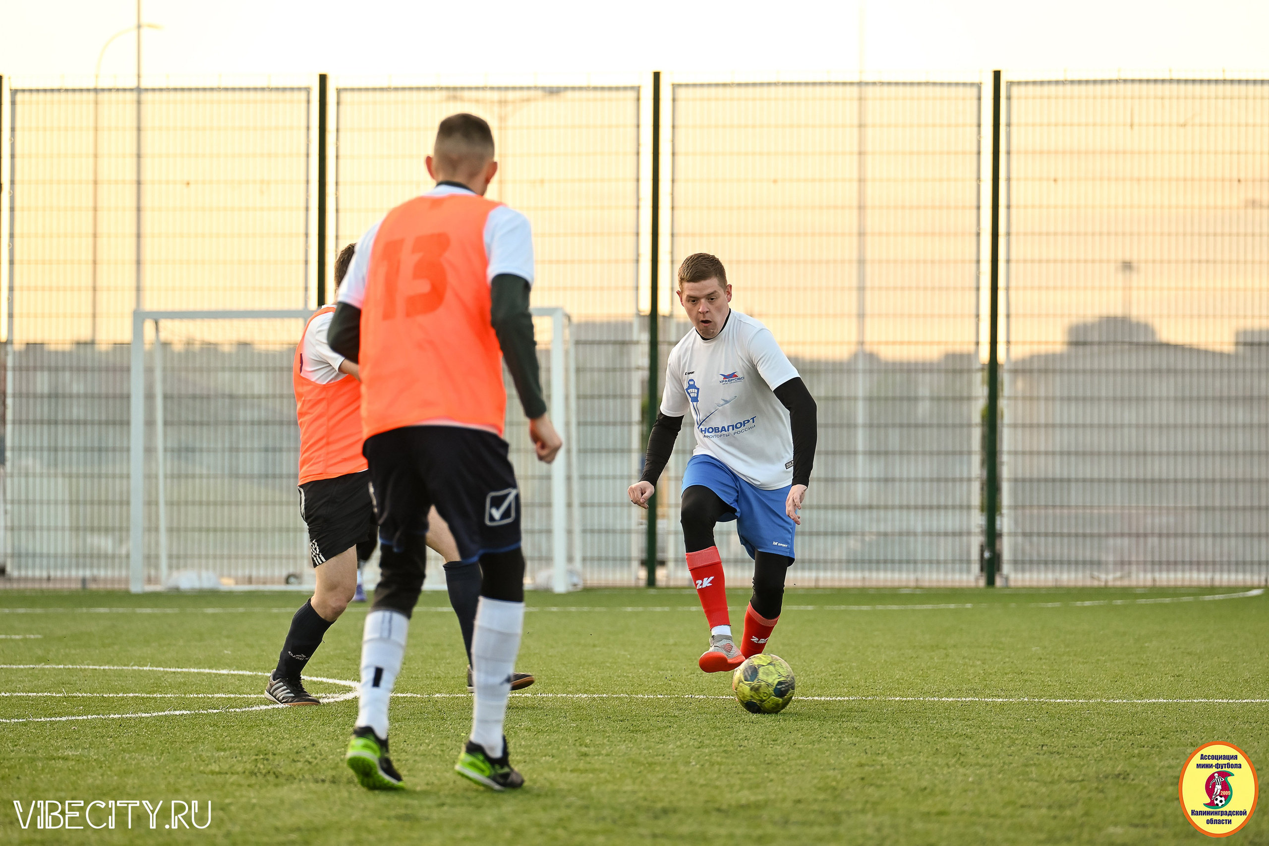 ИГРЫ МИНИ-ФУТБОЛЬНОЙ И КОРПОРАТИВНОЙ ЛИГИ. VIBECITY.RU Вайб Сити Ру Фоторепортажи Фотоотчеты Калининград