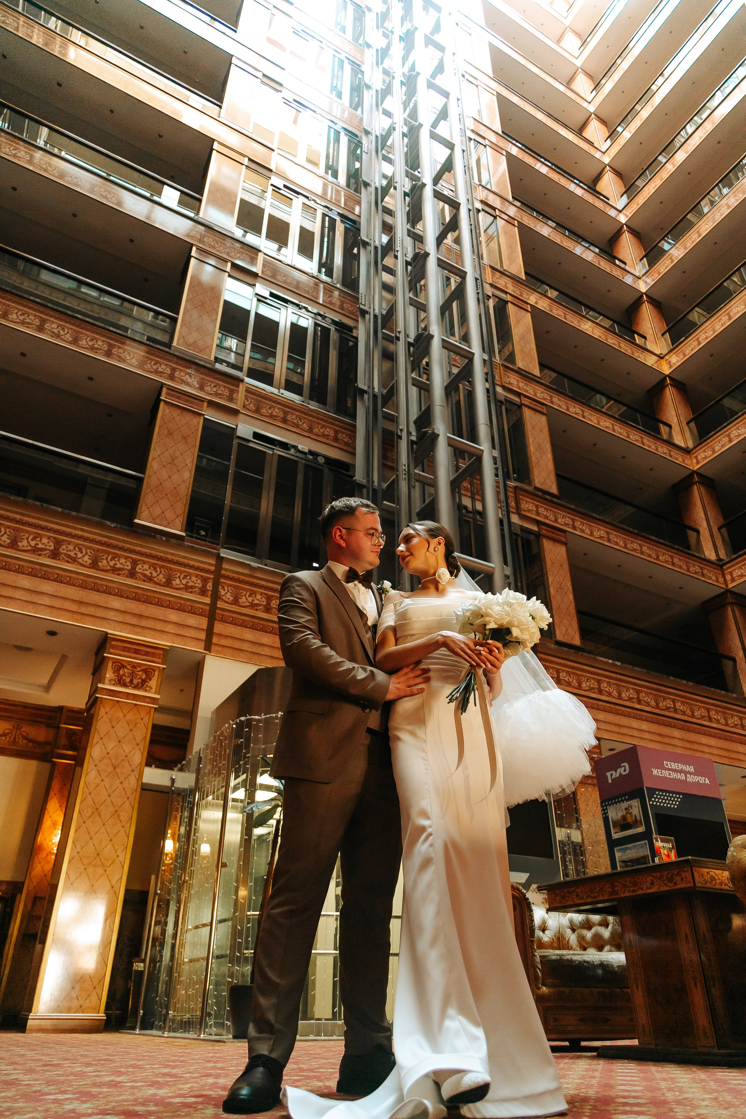 Свадебная осенняя фотосессия Ивана и Лидии в городе. Свадебный и репортажный фотограф в Ярославле и Санкт-Петербурге Роман Микрюков