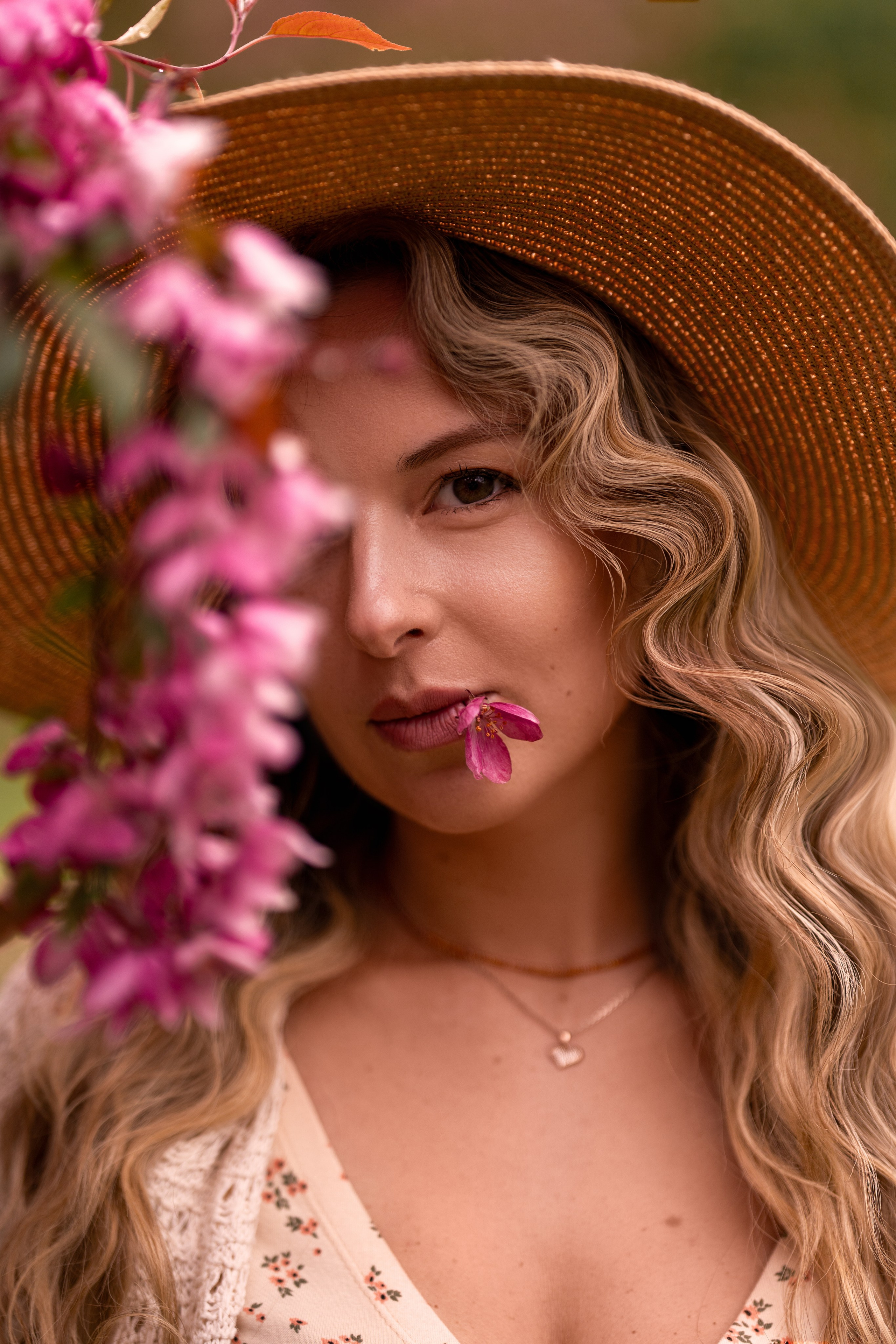 Весенняя сказка Марии в цветущем саду. Семейный и портретный фотограф в Санкт-Петербурге Татьяна Гримоть