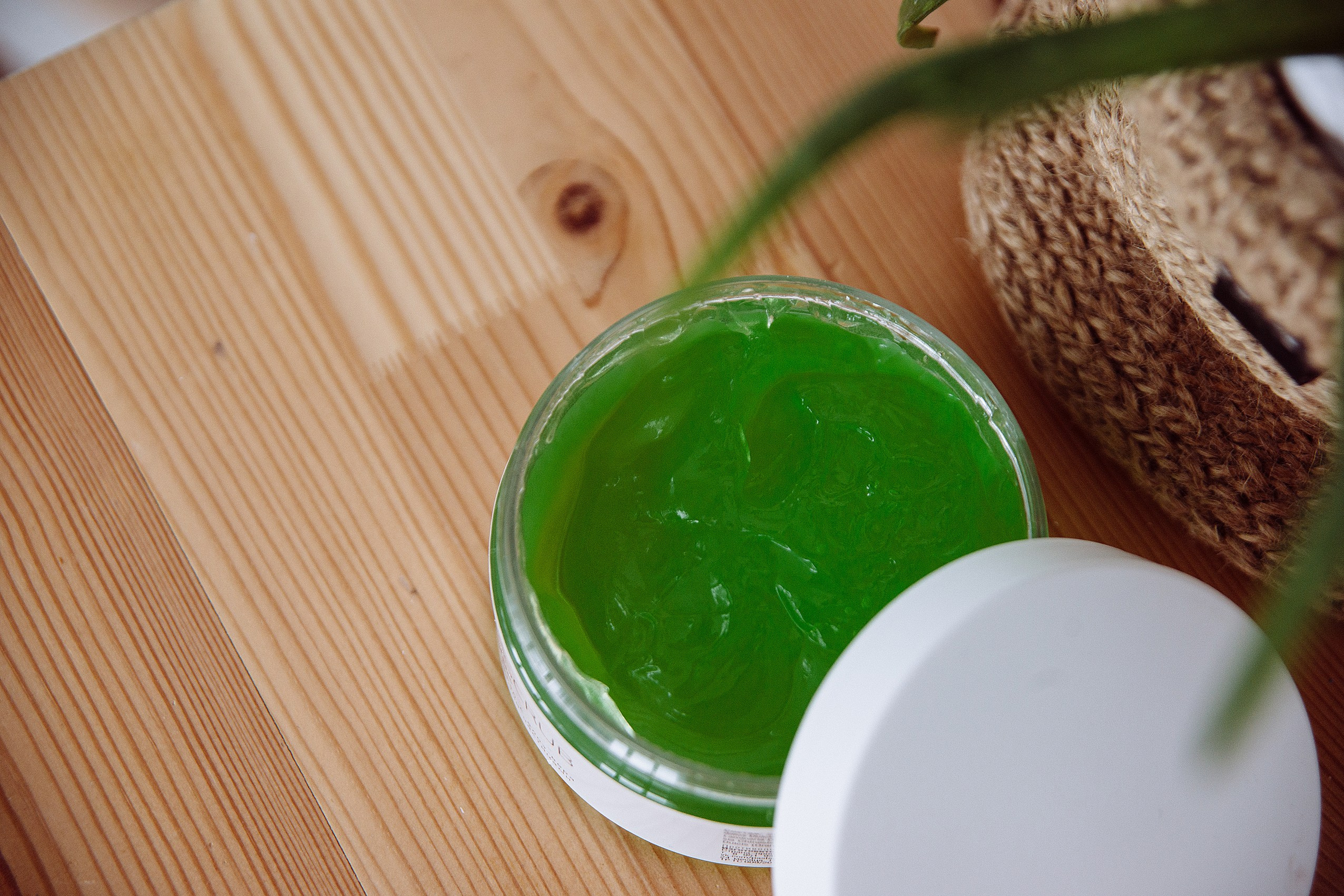 Контент фотографии для инстаграм мастера по шугарингу в студии. Контент фотограф Дарья Едапина Новосибирск. Фотограф Дарья Едапина Новосибирск