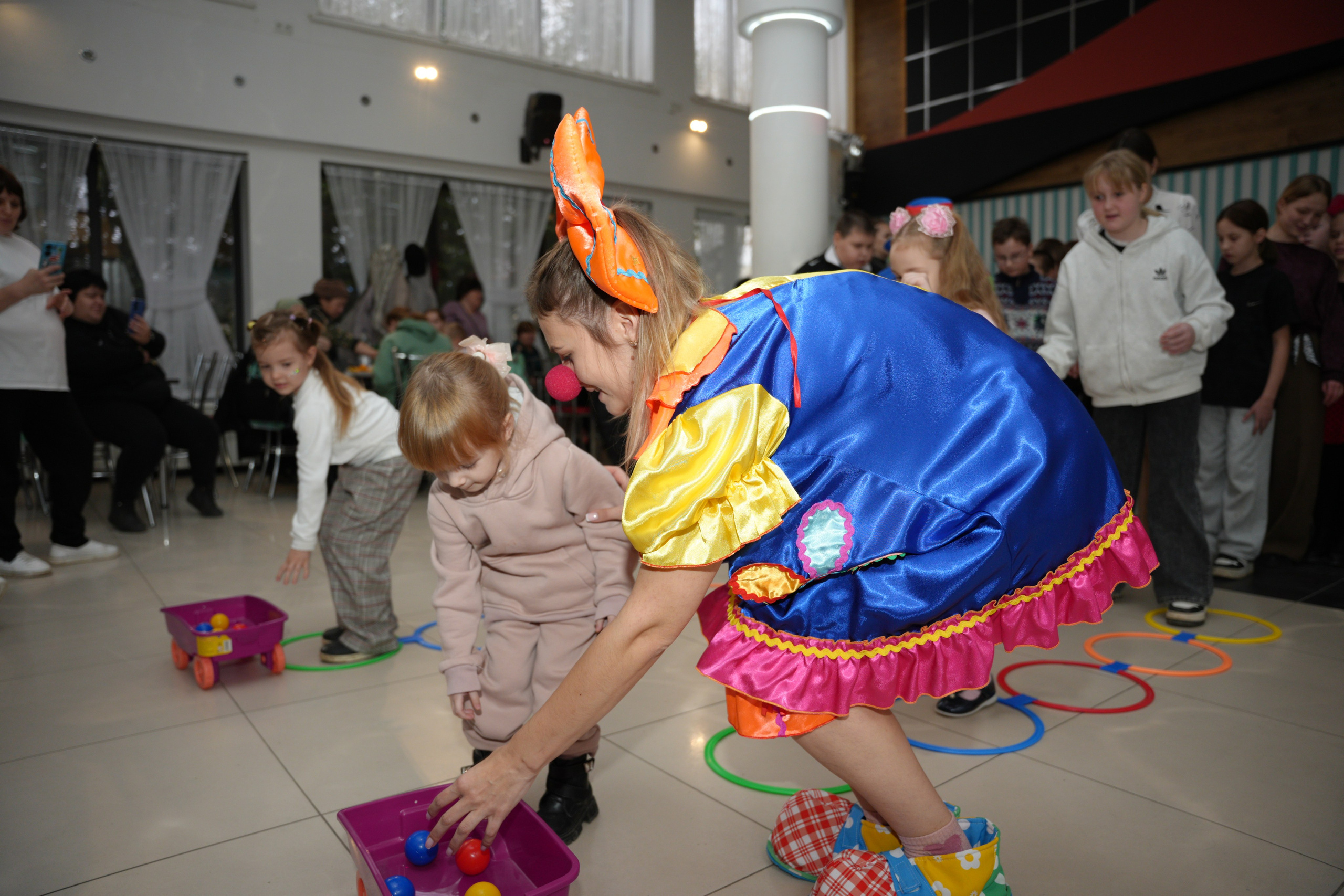 Социально —благотворительная акция «Ты в этом мире не один», посвященная Международному дню инвалидов. ВЫПУСКНЫЕ АЛЬБОМЫ, Школьный фотограф, семейный и свадебный в Саратове и области Ольга Плаксина