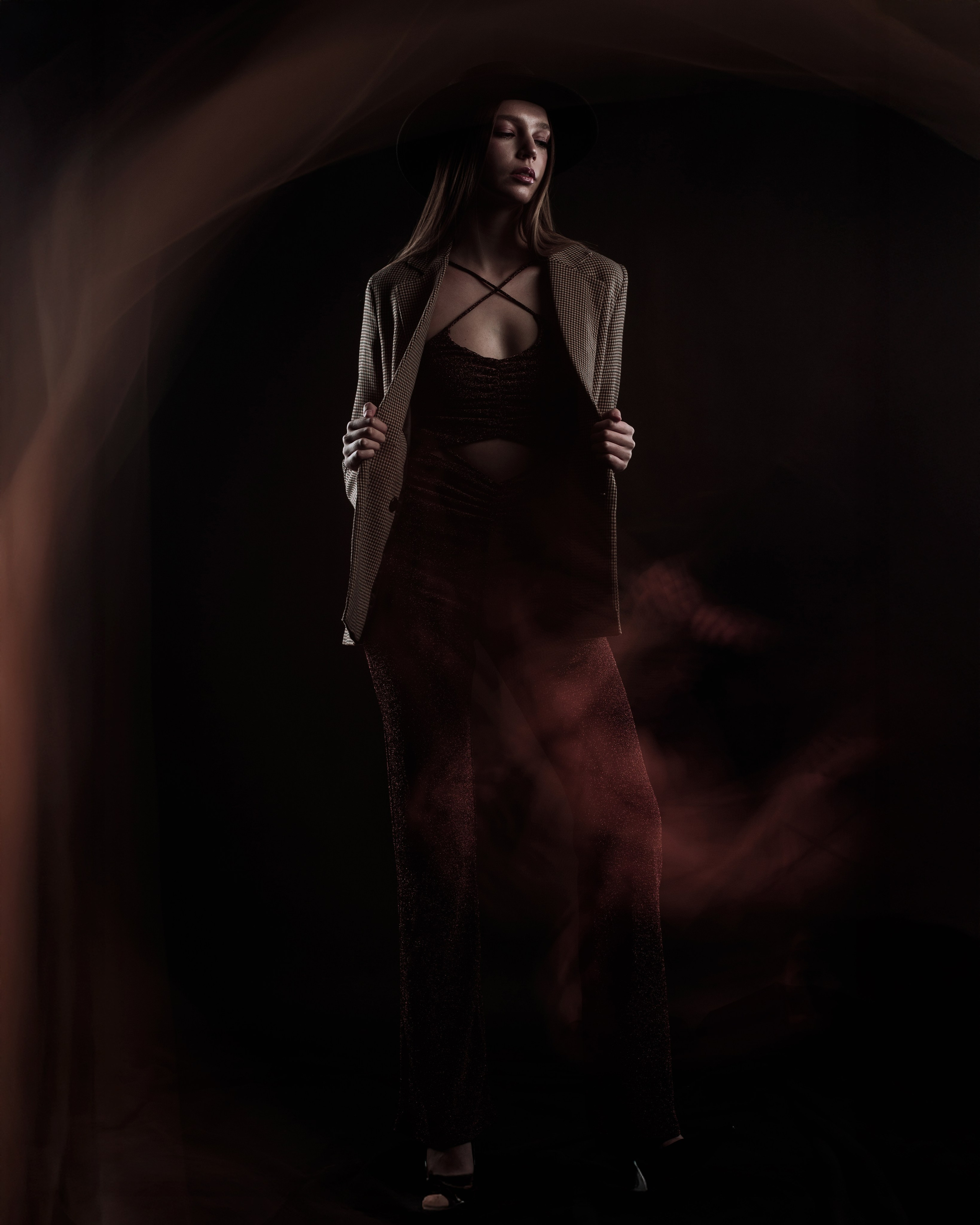 Искусственный свет. Визуальный дизайнер из Санкт-Петербурга Айси Клусова