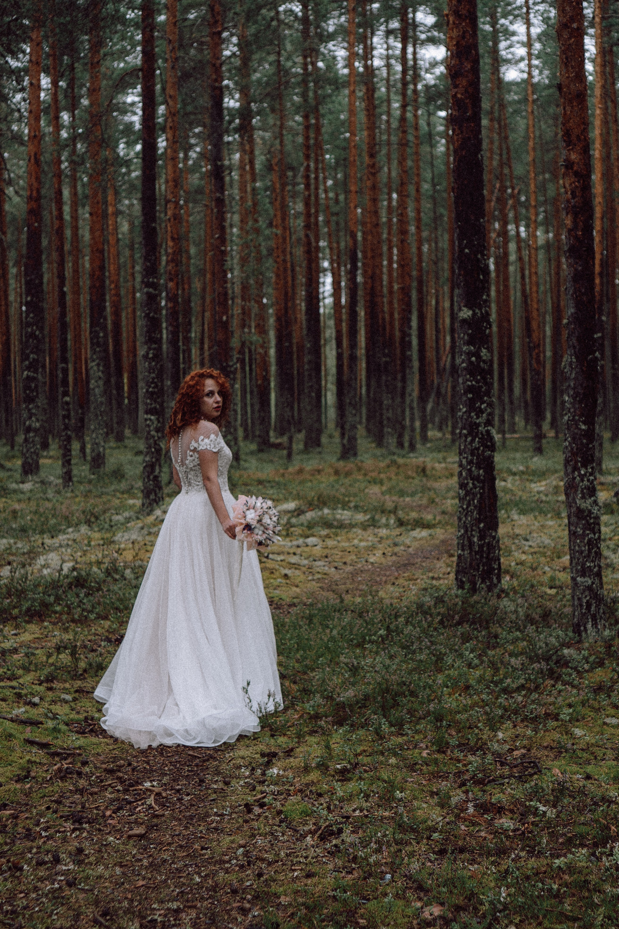 СВАДЕБНАЯ ФОТОСЕССИИЯ ПАРЫ В ГОРОДЕ ПРИОЗЕРСК В СОСНОВОМ ЛЕСУ И С ПИКАПОМ. Профессиональный фотограф, Санкт-Петербург — Виктория Богомолова