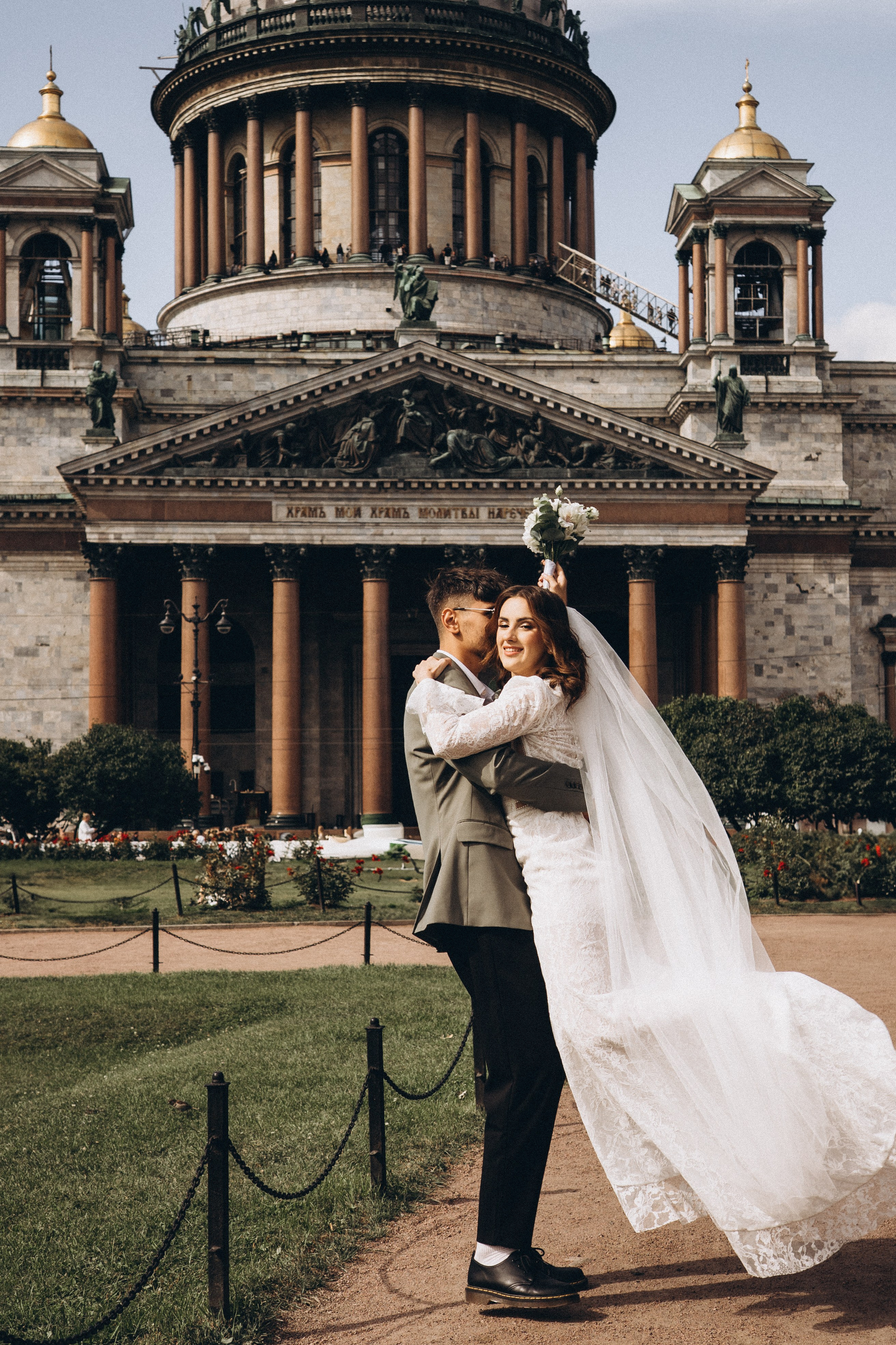 СВАДЕБНАЯ ПРОГУЛКА ВОЗЕ ИСАИКЕВСКОГО СОБОРА АСТОРИИ И ЗАКОНОДАЛЕТНОГО СОБРАНИЯ. Профессиональный фотограф, Санкт-Петербург — Виктория Богомолова