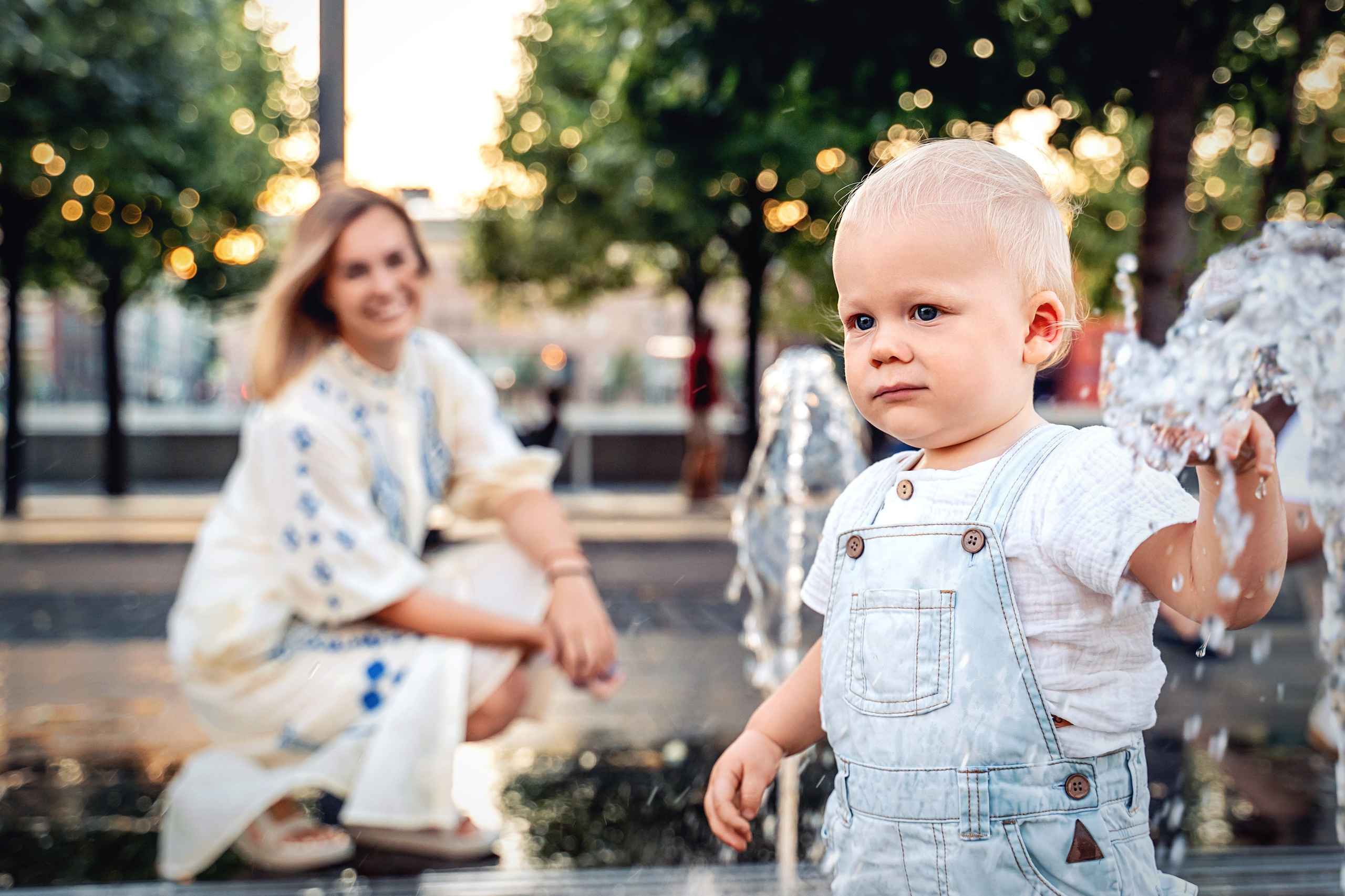 Семейная прогулка в парке Музеон на закате. Фотограф \ Видеограф на Крещение, Венчание Москва| Семейные съемки