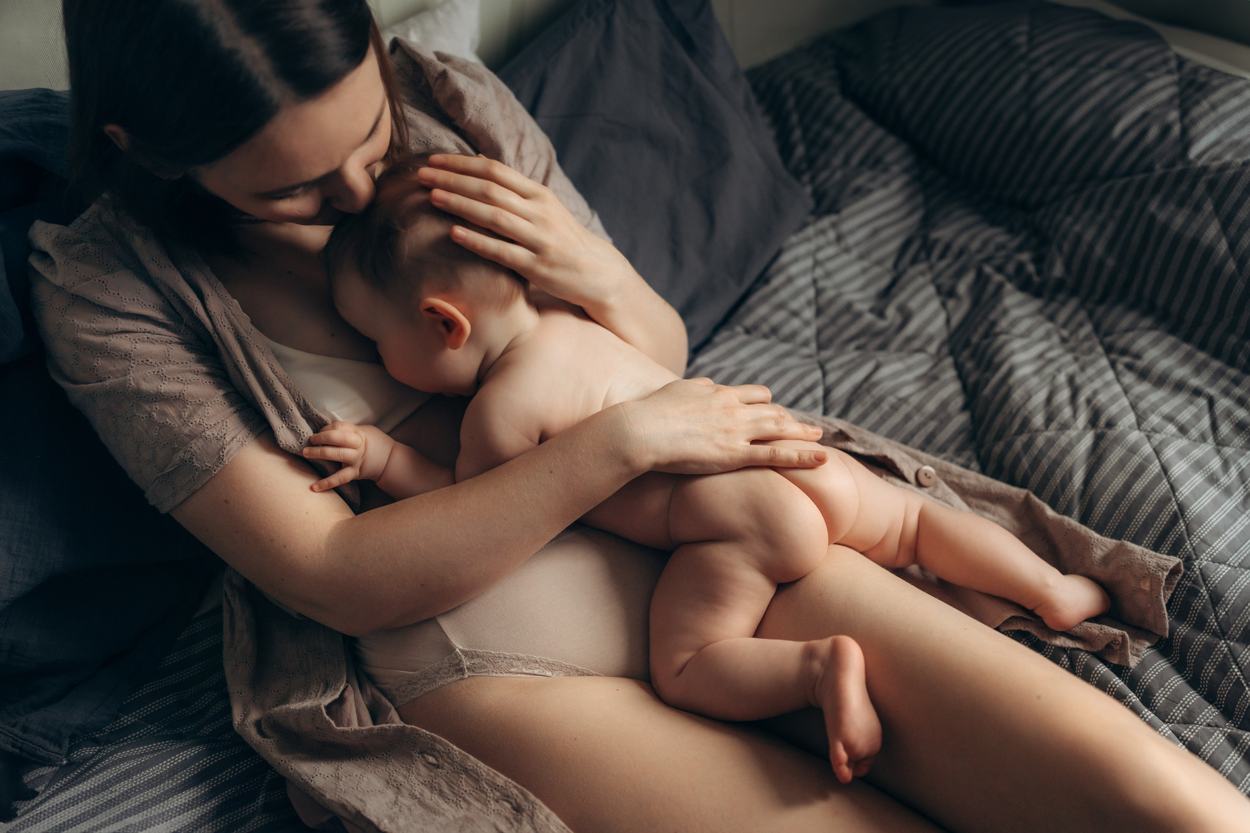 Домашняя фотосессия мамы и дочки. Детский, семейный и ньюборн фотограф в Москве Юлия Шуарт