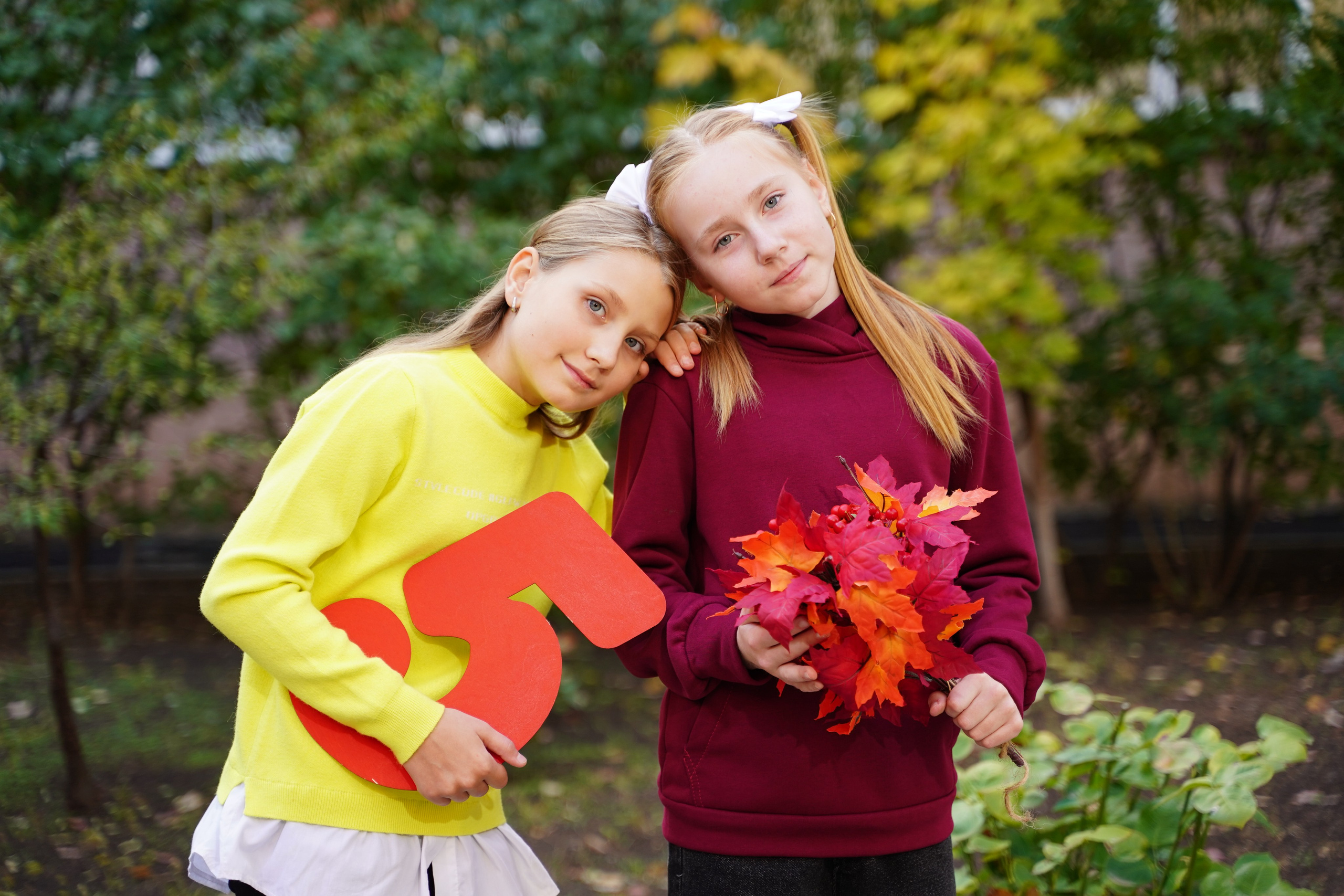 Фото с другом. MEMENTO.Выпускные альбомы, школьные, юбилейные и другие книги. Ростов-на-Дону