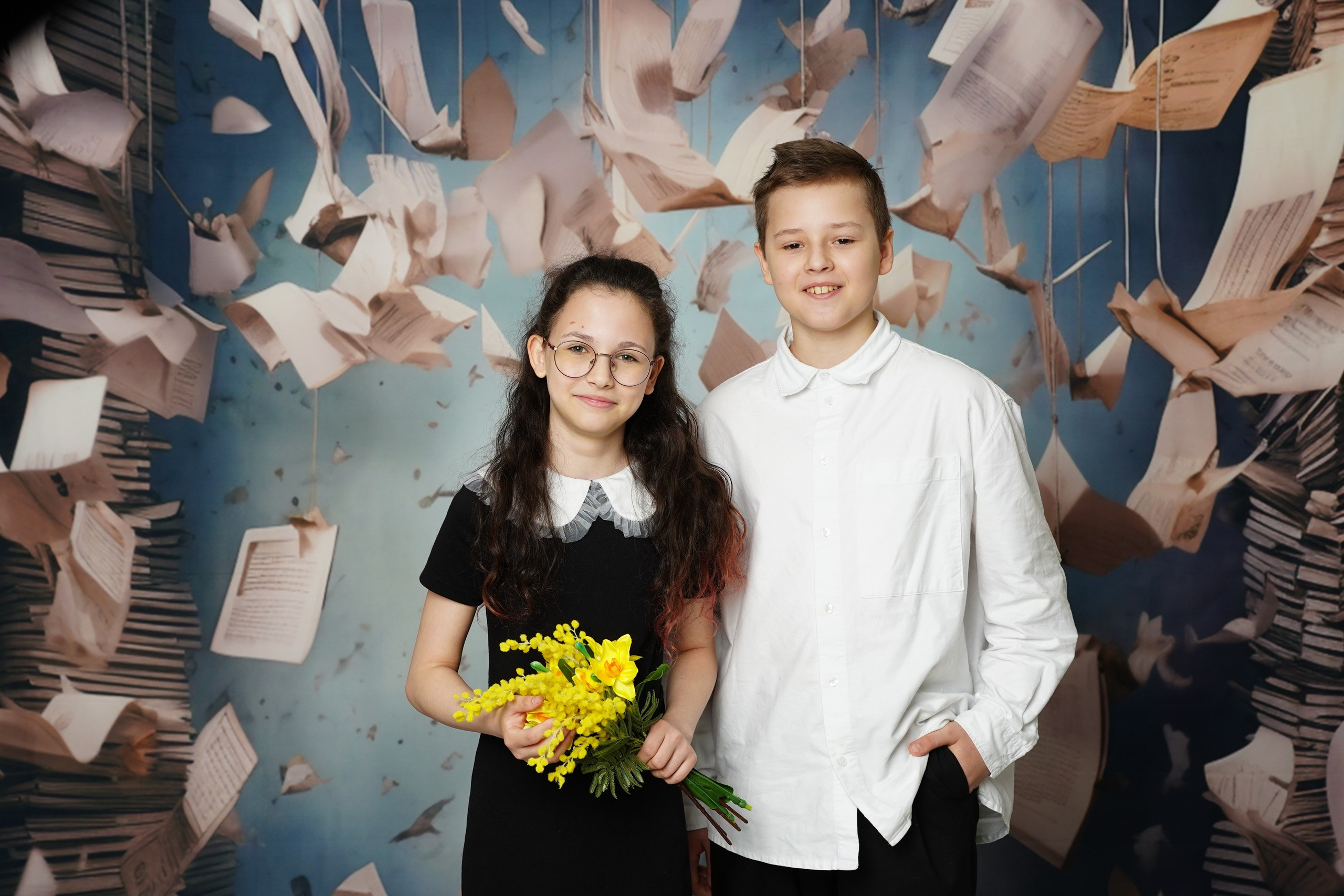 Фото с другом. MEMENTO.Выпускные альбомы, школьные, юбилейные и другие книги. Ростов-на-Дону