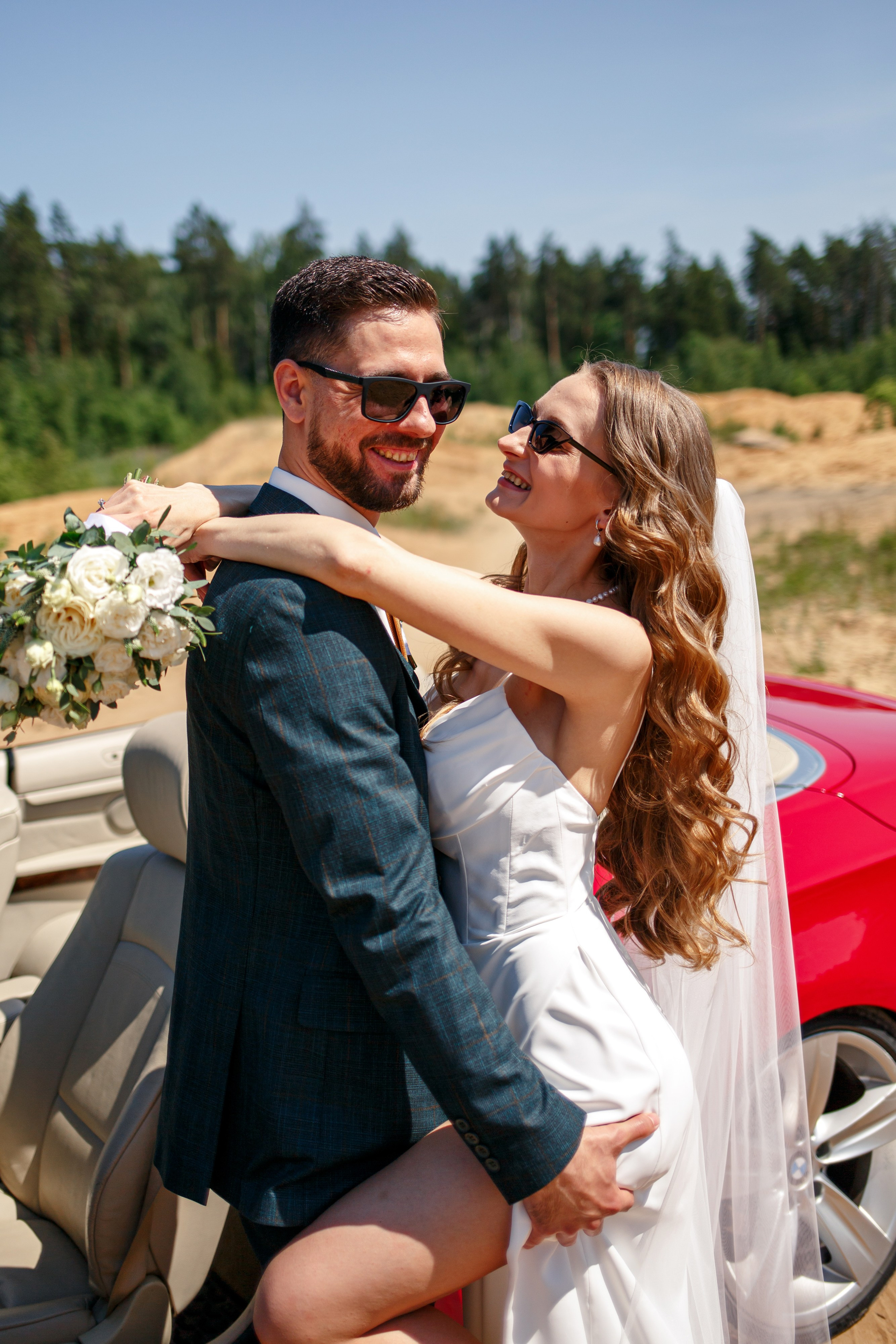 Свадебная фотосессия с кабриолетом и в загородном клубе Artiland. Свадебный фотограф Москва и МО Сергей Киржаев
