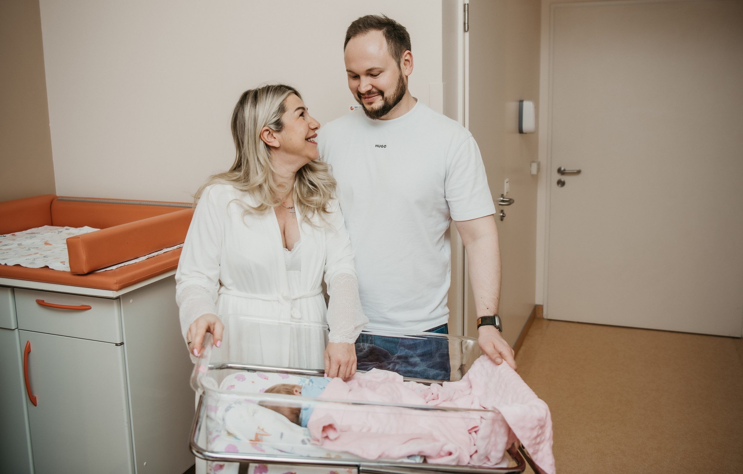 Выписка малышки. Мать и дитя на Севастопольском. Фотограф на выписку из роддома в Москве и МО