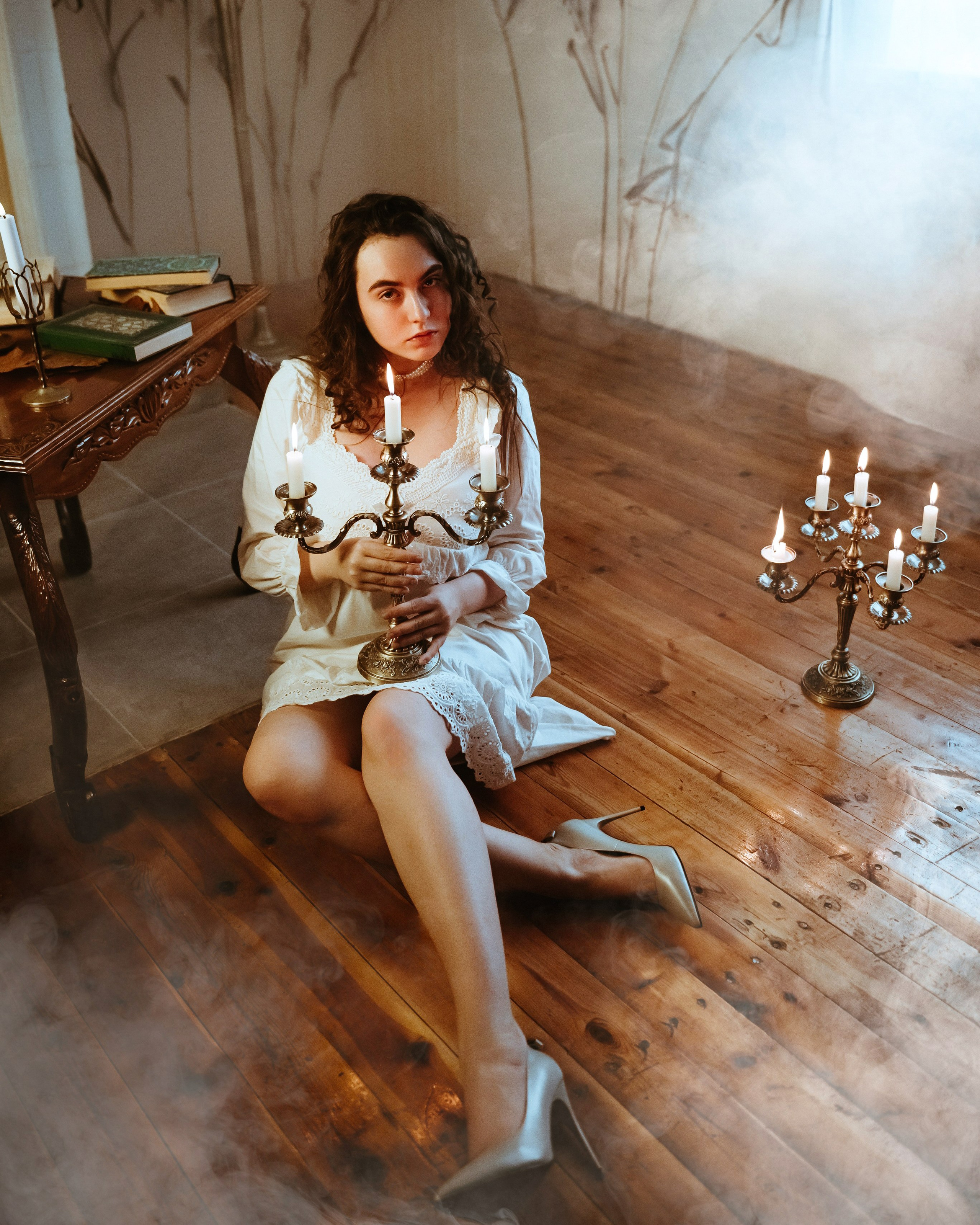 Ретро фотосессия в белом платье в фотостудии LEPOTA в г. Кемерово