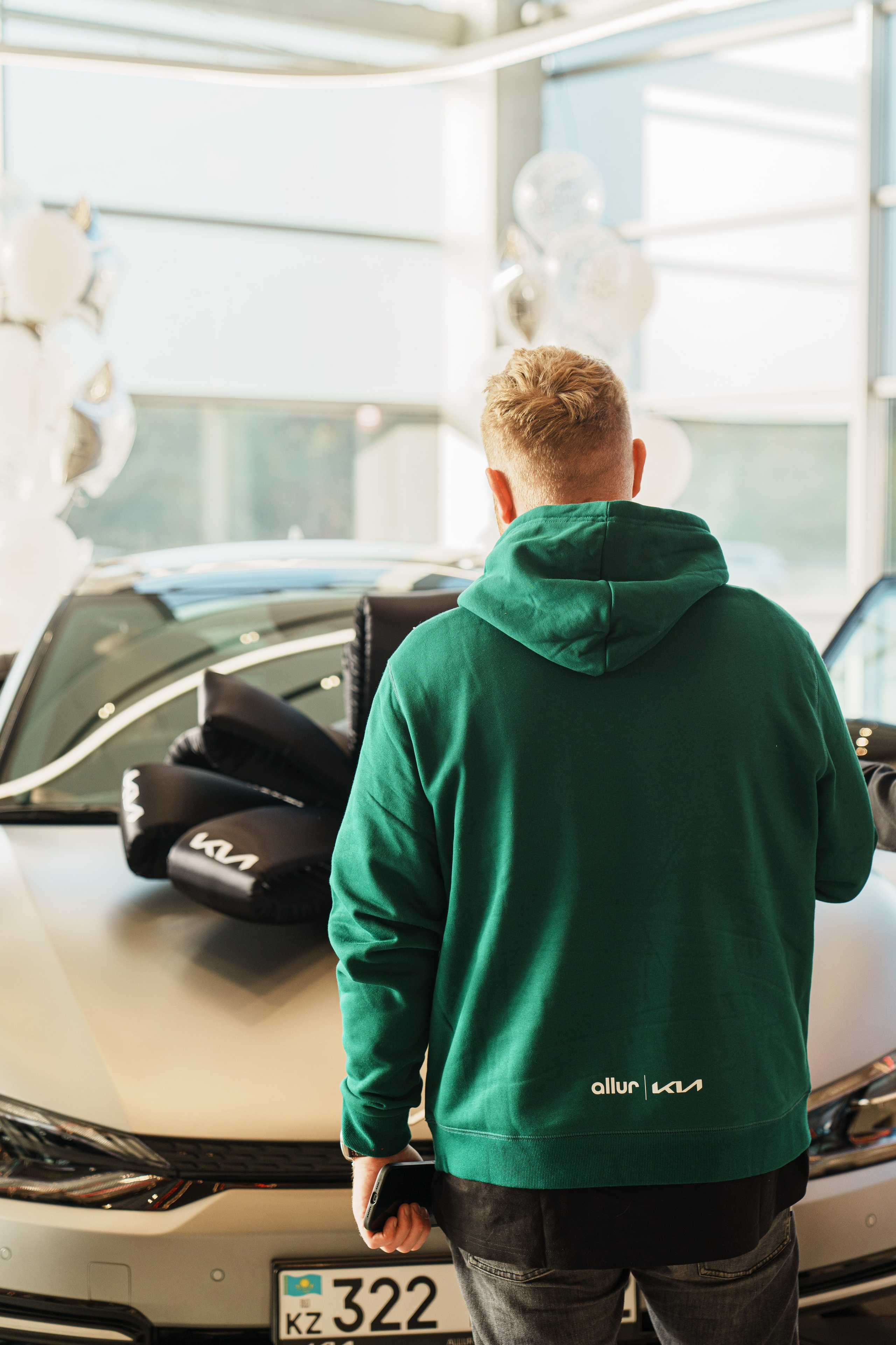 Kia EV6 Вручение Евгений Чебаткову. Фотограф TAULAN_1