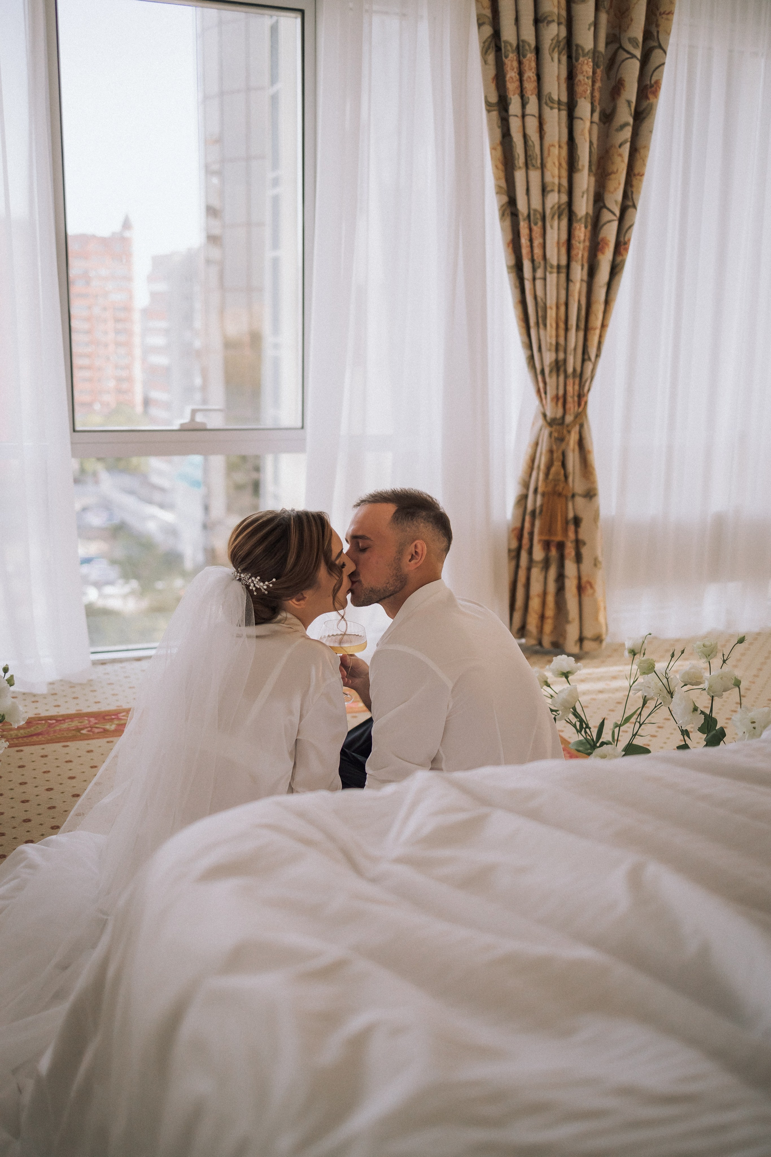 Свадебная прогулка Екатерины и Евгения. Свадебная фотография. Арина Рубах