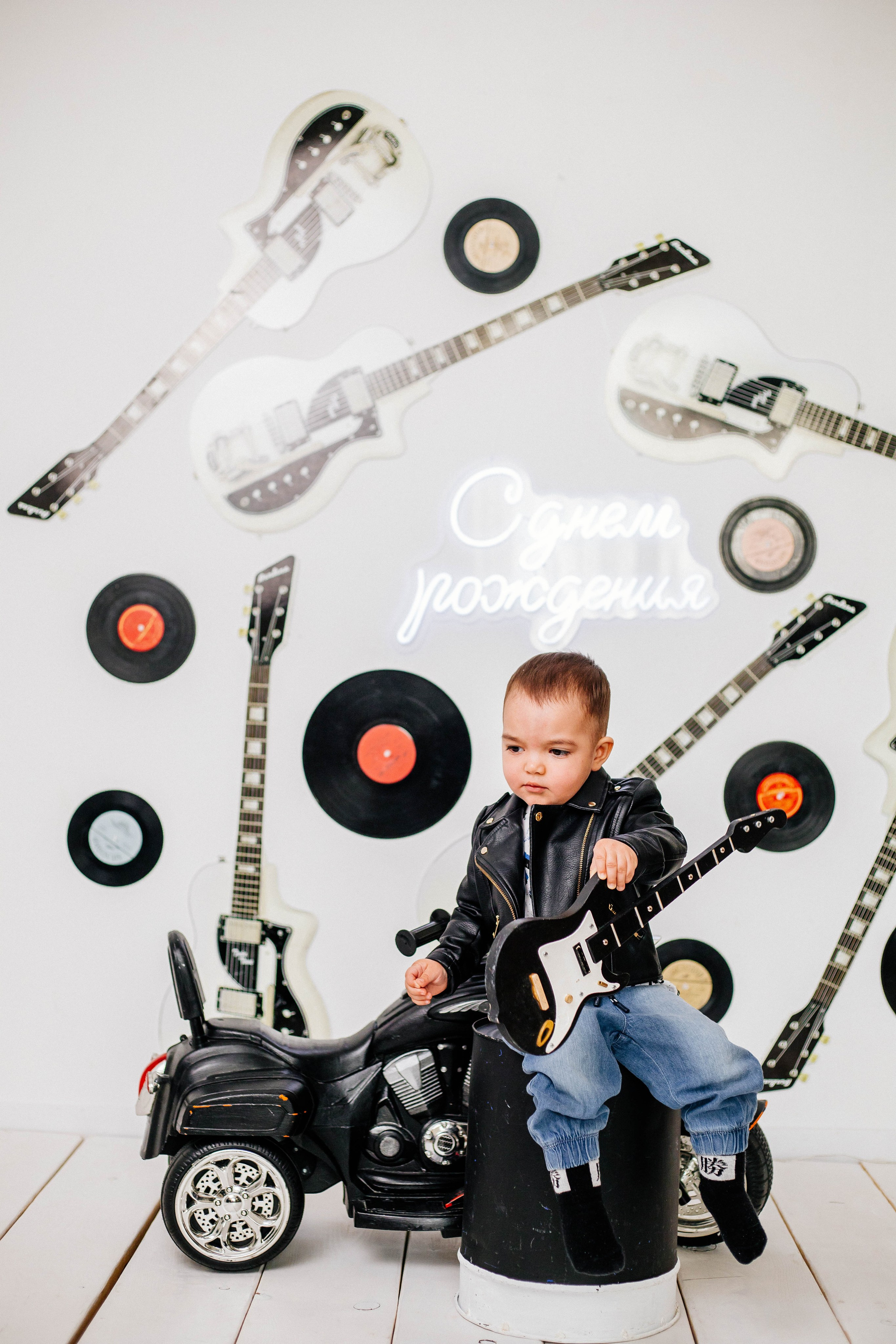 Лев с семьей. Рыжова Тамара