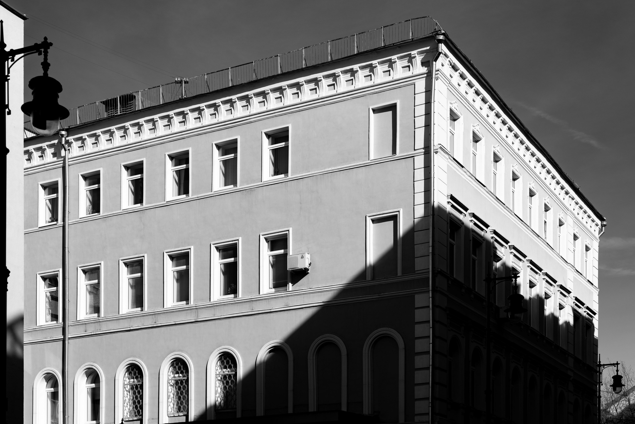 Свет и тень в городе. Фотограф в Москве. Шахабудин