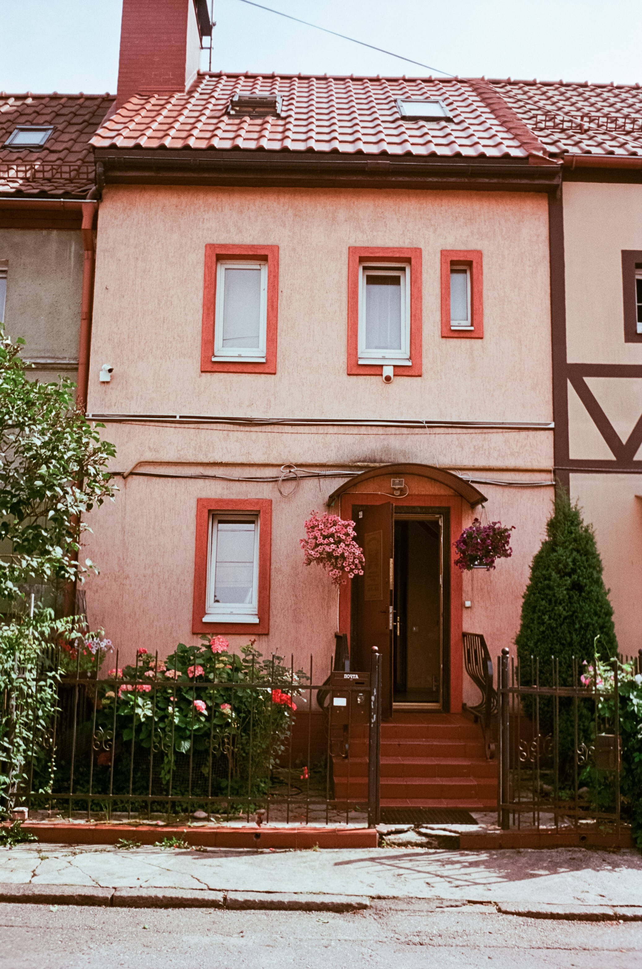 Калининград в солнечный день 7 июля 2024 года / Aerocolor IV / Minox 35GT (2)