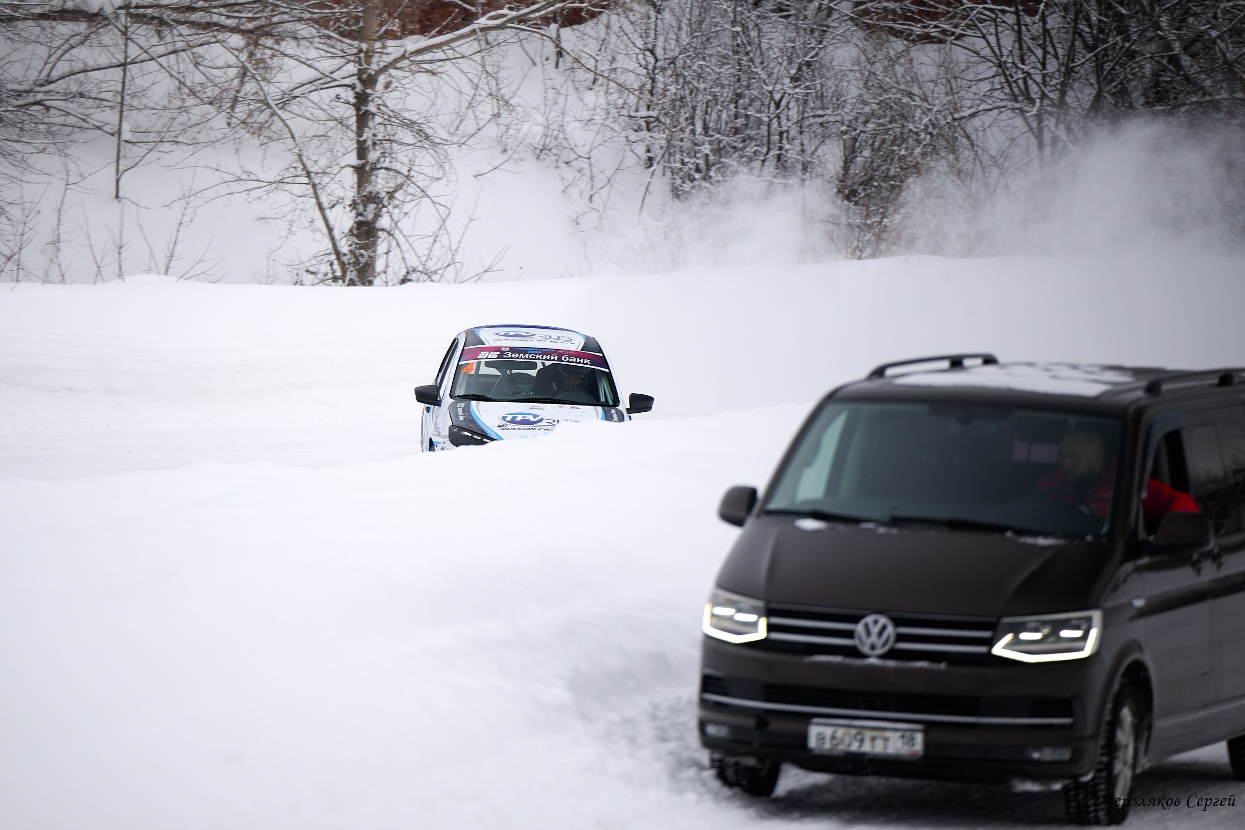 Трековые автогонки на льду Чемпионат России. Спортивный репортажный фотограф в Ижевске Сергей Мерзляков