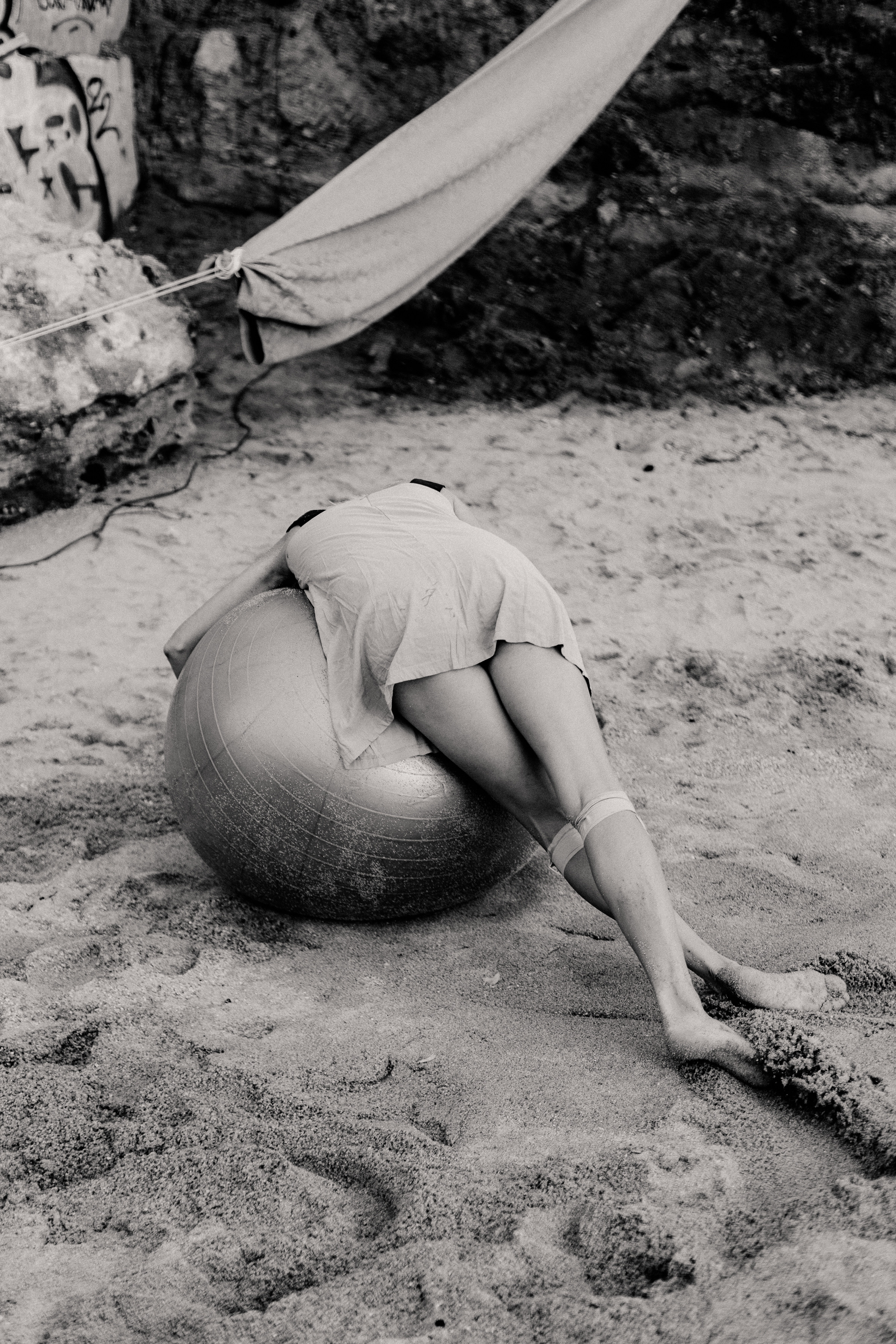 Перформанс Ирины Беляевой, остров Ольхон. Фотограф Ольхон/ Индия, Регина