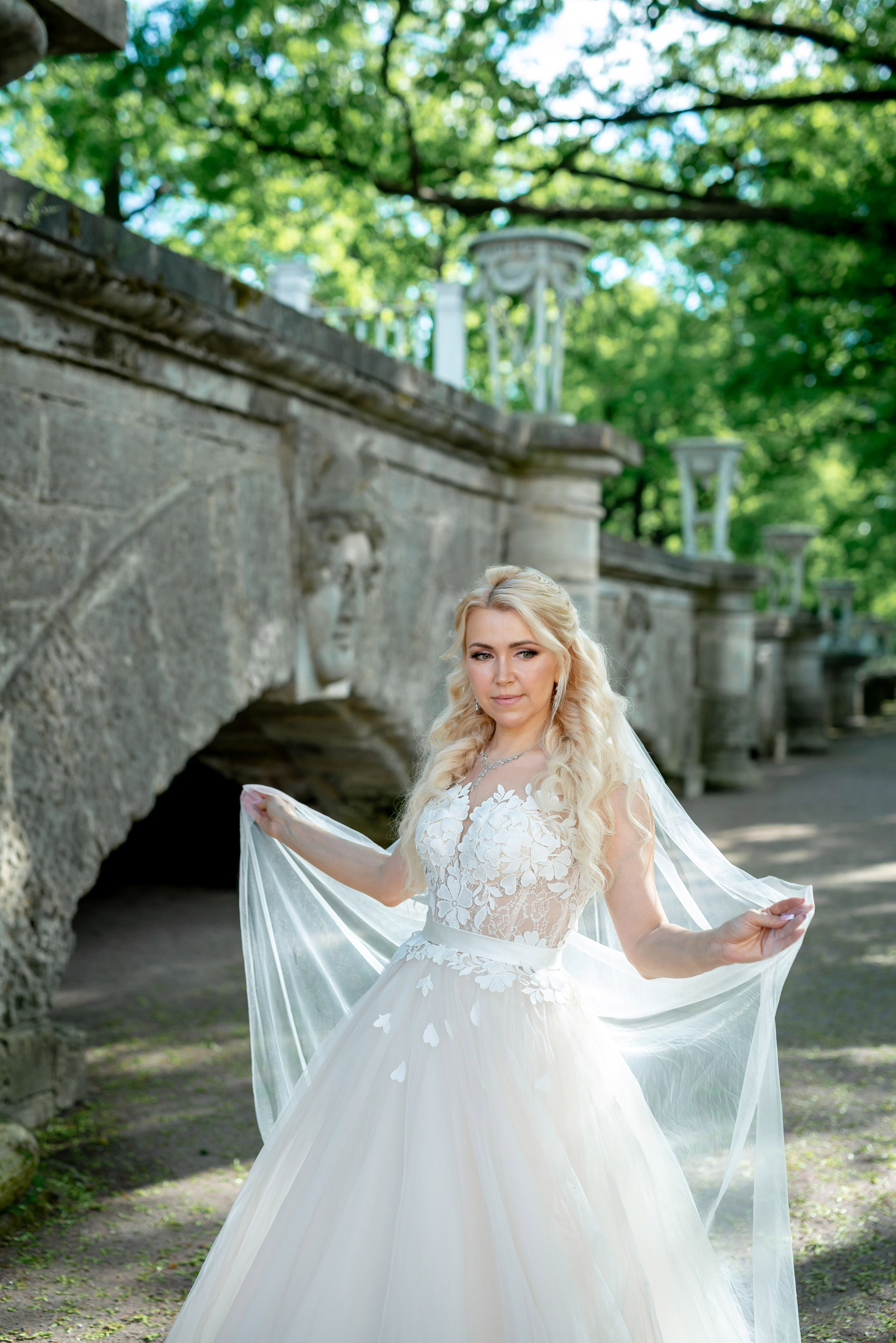 Евгения (фотосессия с малиновым chevrolet camaro, в сирени в Пушкине в Екатерининском парке). Портретный, семейный и свадебный фотограф в Санкт-Петербурге и в Пушкине Ширяев Денис