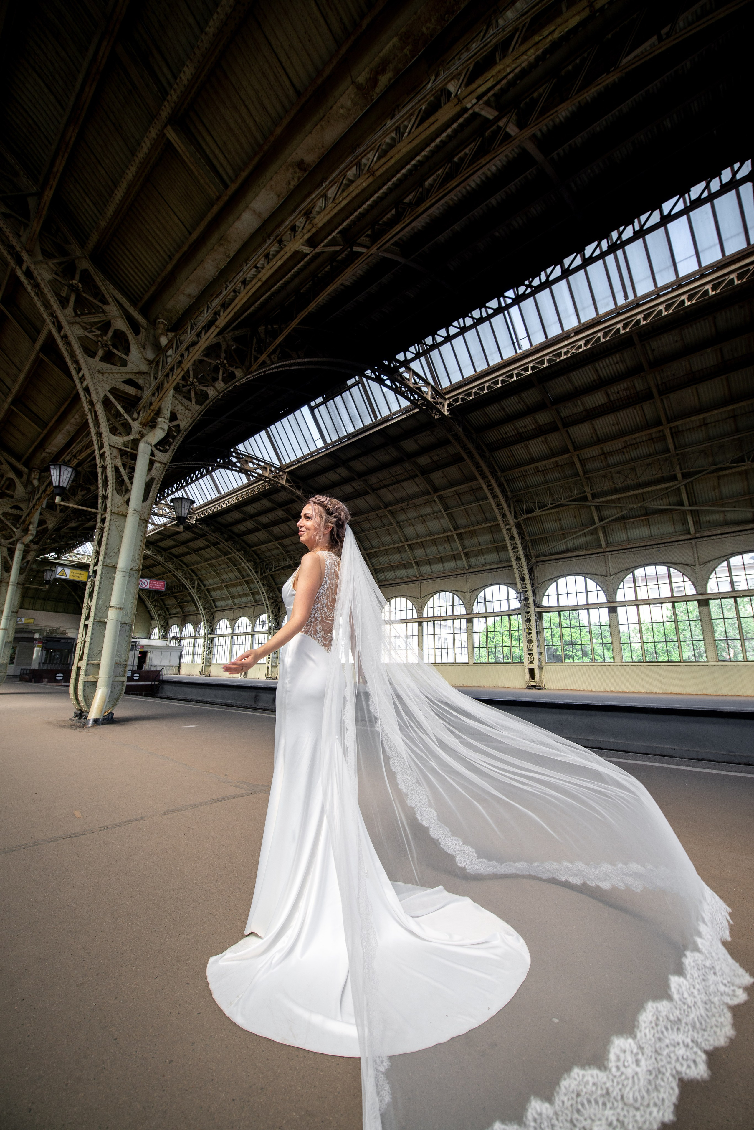 Юлия и Денис (фотосессия на Витебском вокзале и в Польском саду). Портретный, семейный и свадебный фотограф в Санкт-Петербурге и в Пушкине Ширяев Денис