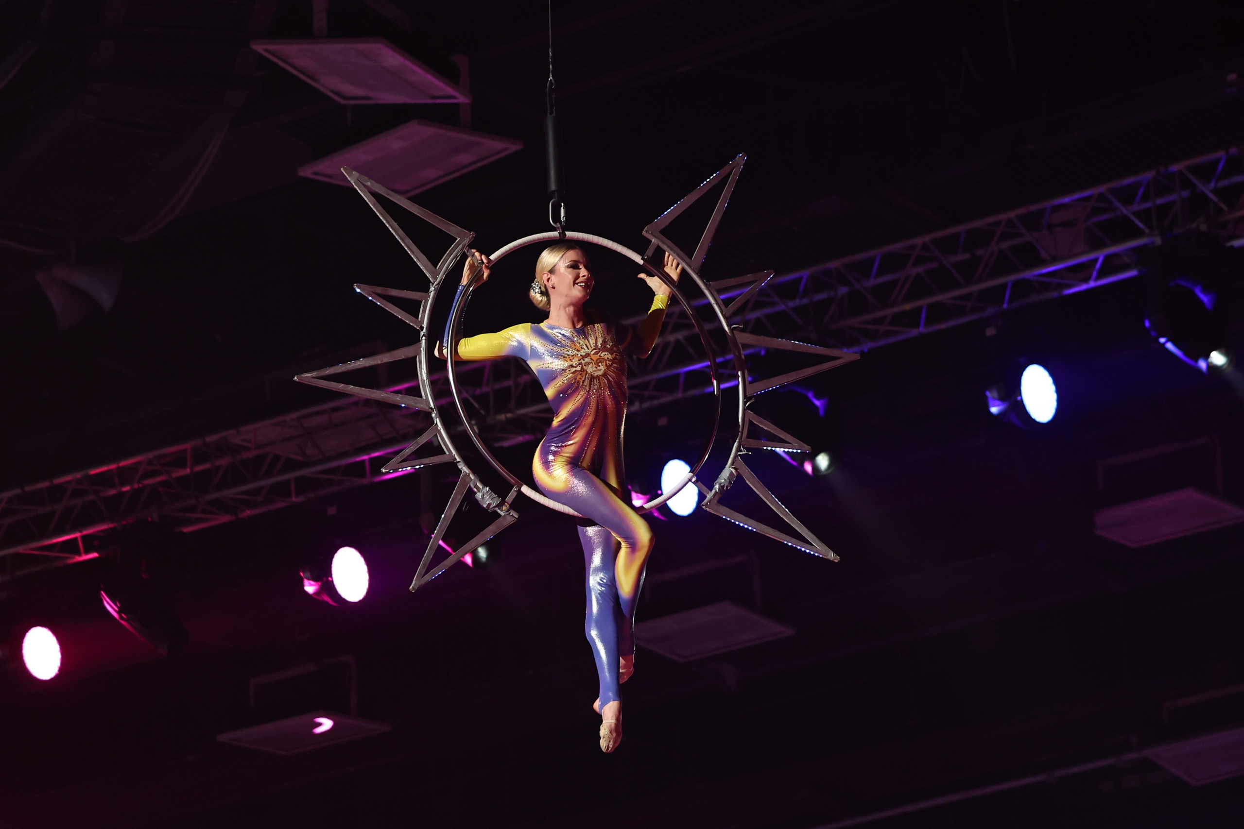 «Дуэль» Шоу Светланы Хоркиной 07.04.2024. Спортивный и репортажный фотограф Антон Тереханов