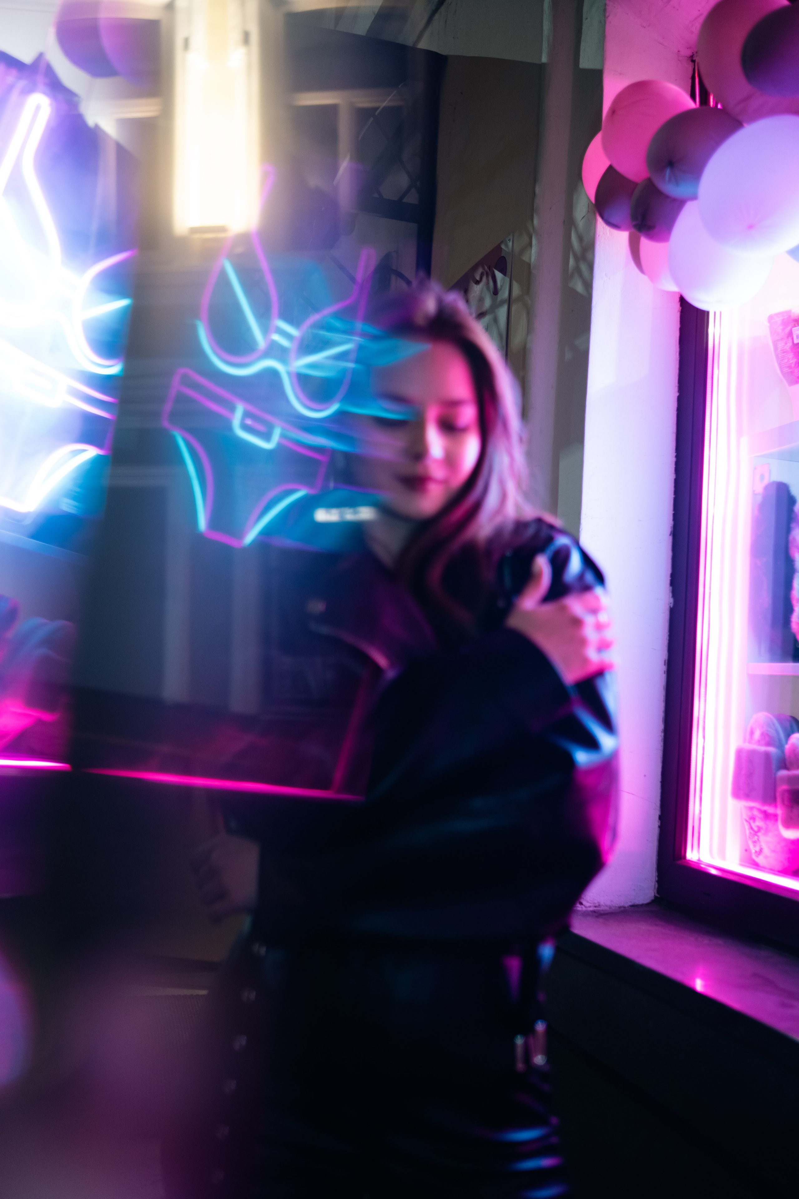 Наиля / Призмаграфичный сине-розовый неон. Felixtones