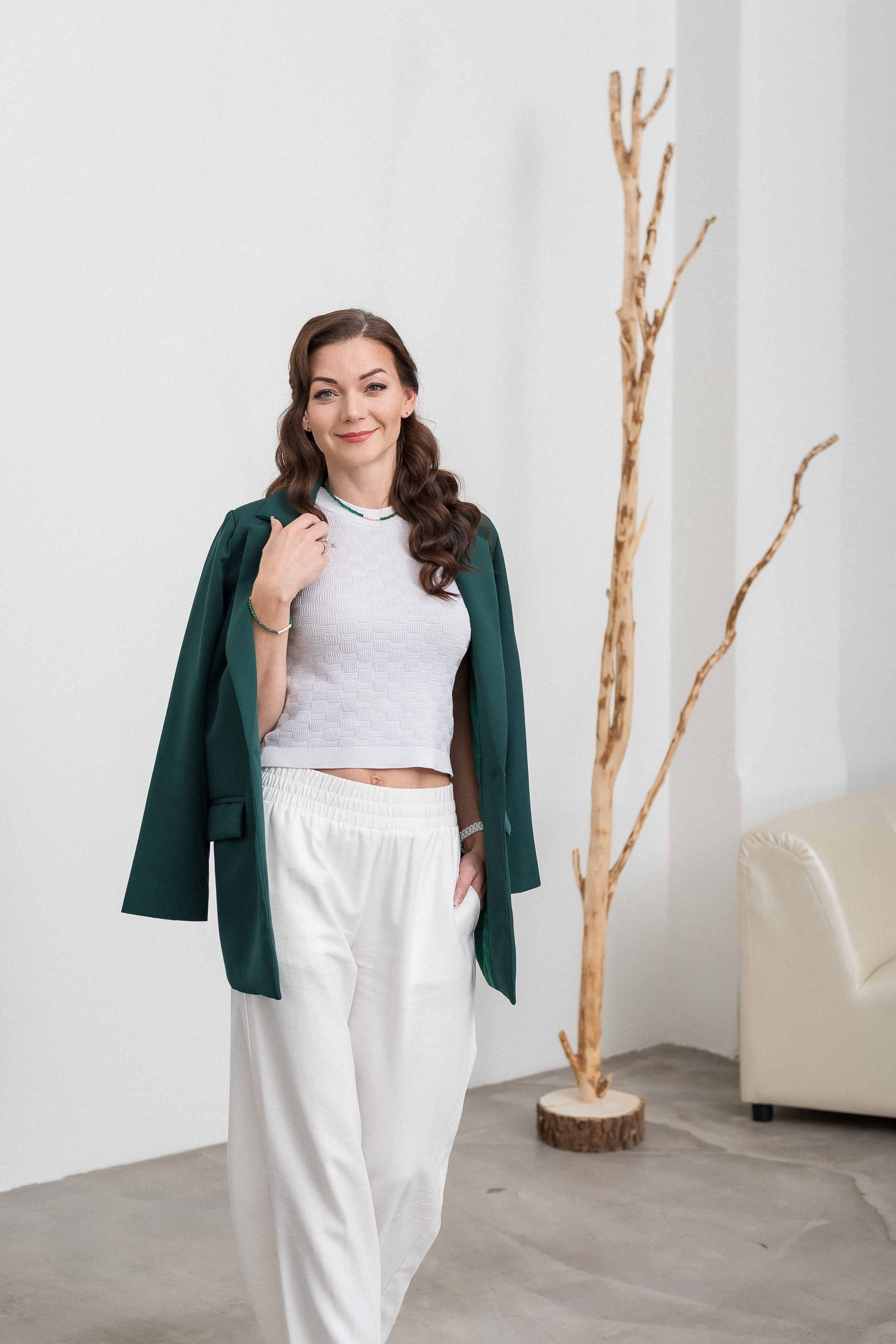 В светлой минималистичной студии. КОНТЕНТ |БРЕНД фотограф Санкт-Петербург — Жанна Олтаржевская