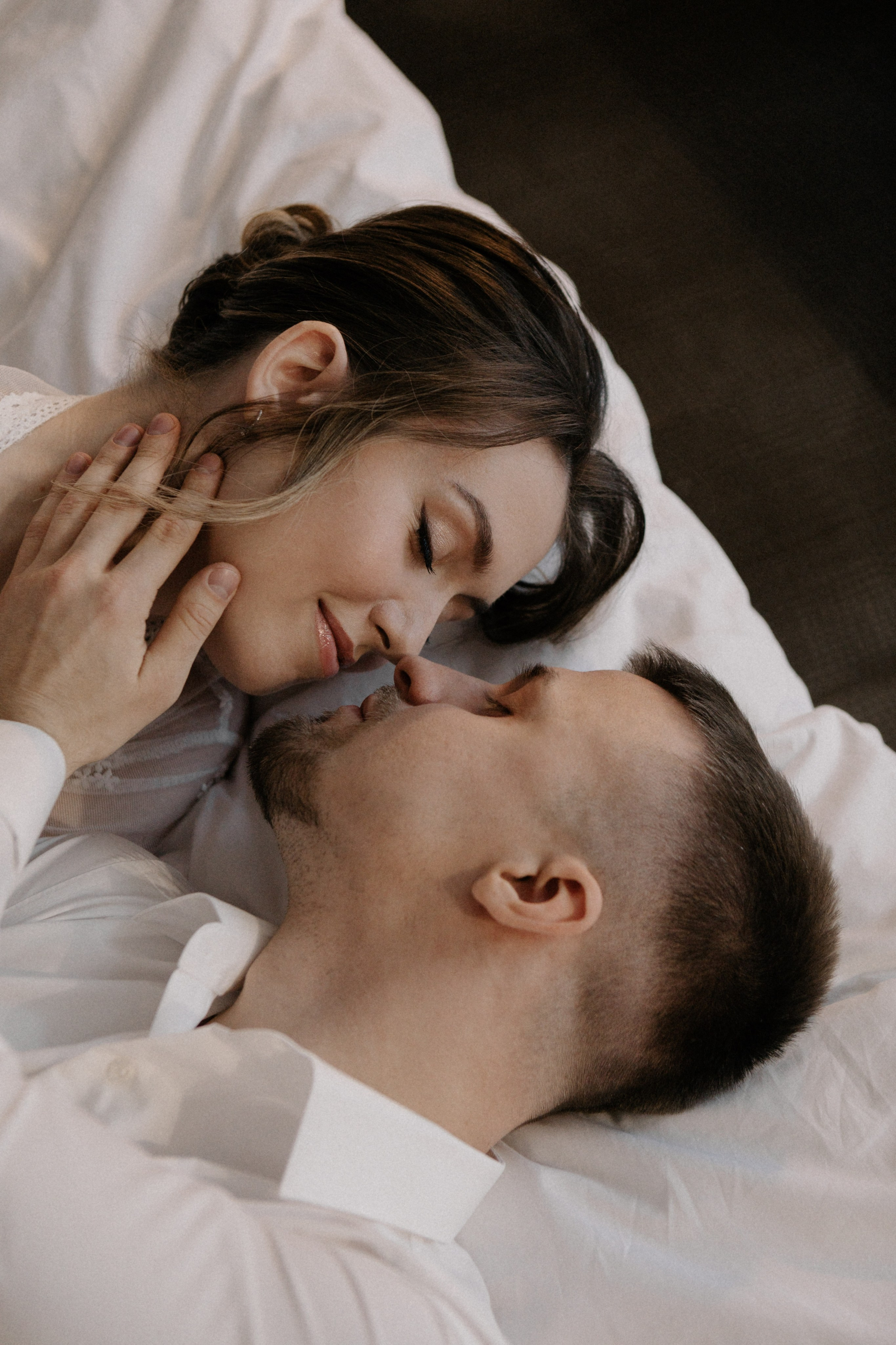 Ксюша и Илья. Утро в отеле роспись в Birds. Свадебный и портретный фотограф в Москве Анастасия Масюк