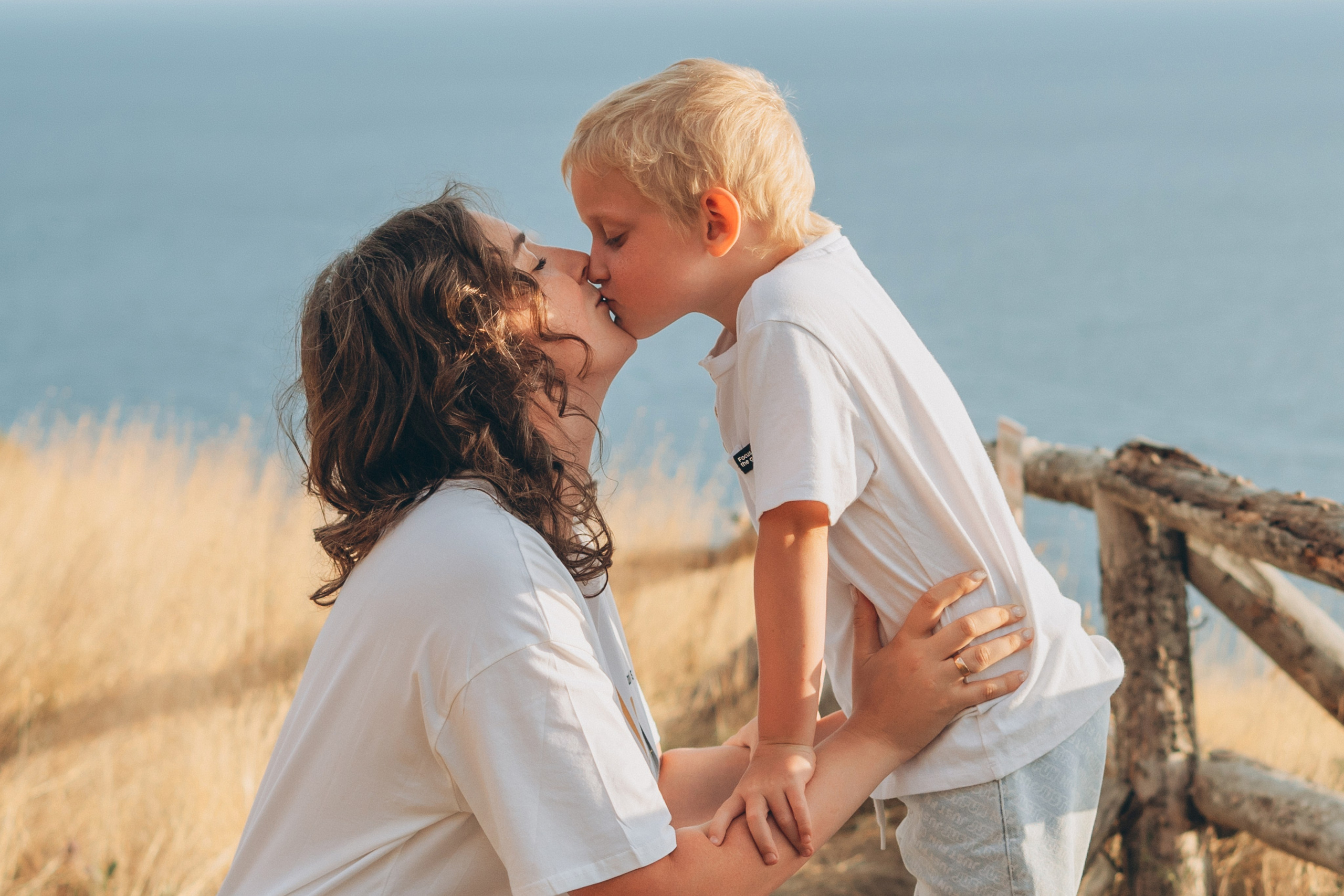 Кучугурская романтика: семейный ужин при свечах с видом на лунную дорожку на воде, фотограф Кучугуры