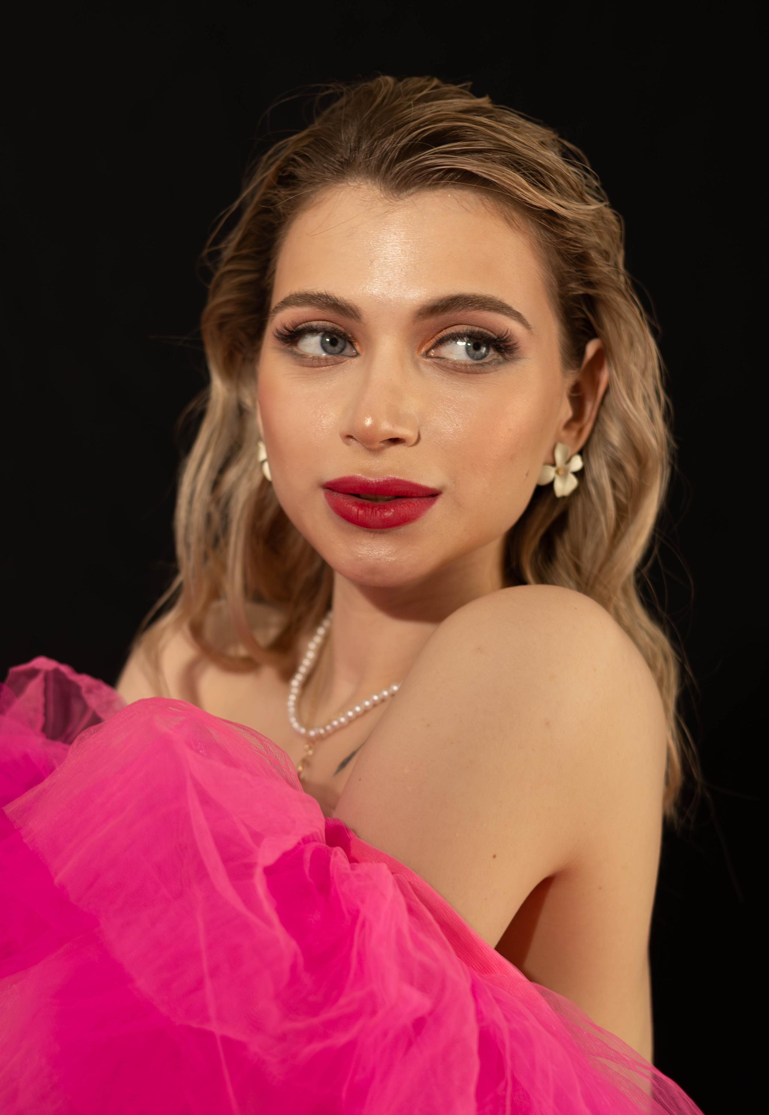 Екатерина. Fuchsia on black. Портретный фотограф Панферова Регина г. Санкт-Петербург, г. Казань