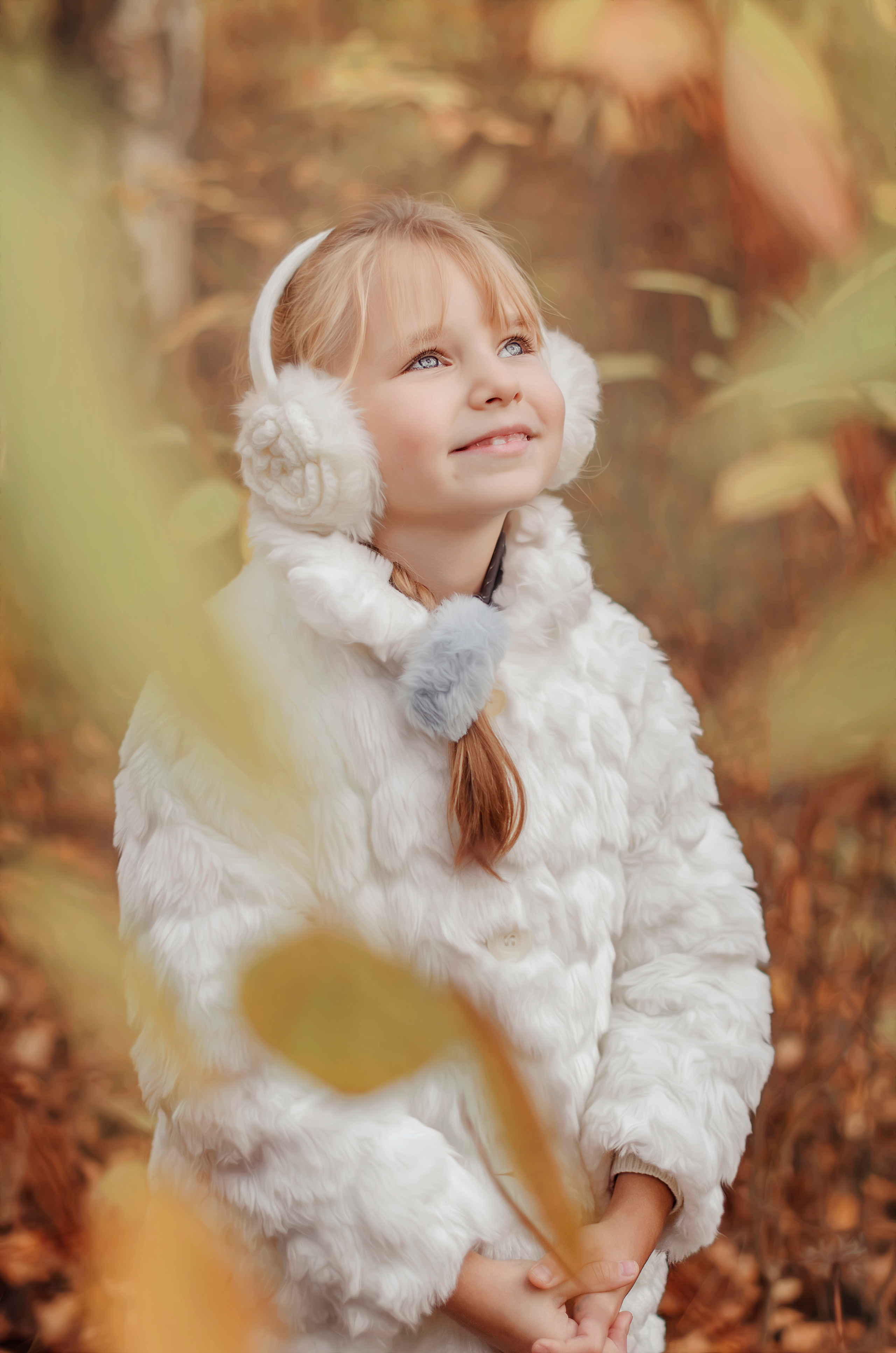 Карина в осеннем парке. Фотограф Алиса Агафонова в Санкт-Петербурге