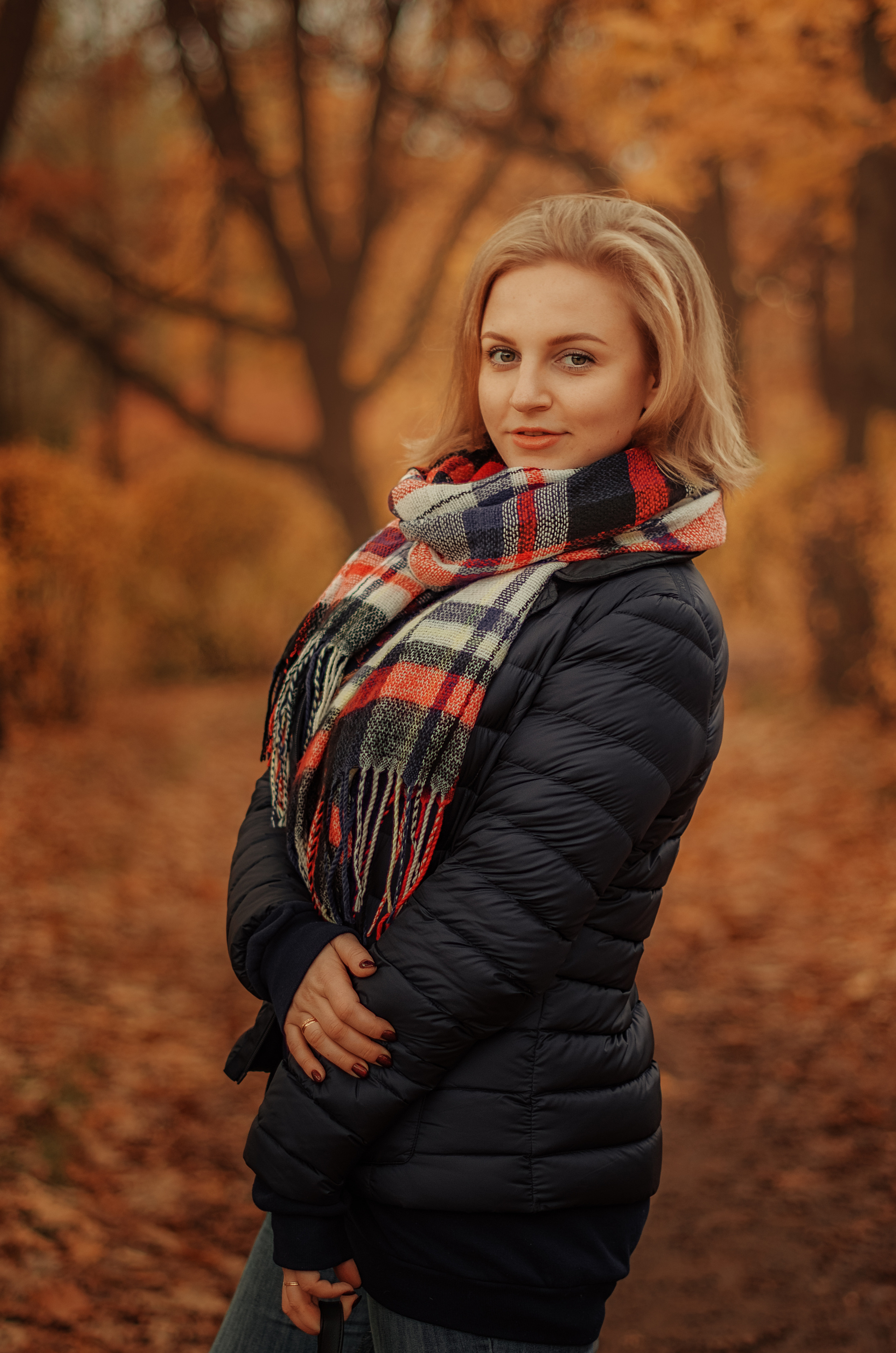 Натали и осень в парке. Фотограф Алиса Агафонова в Санкт-Петербурге