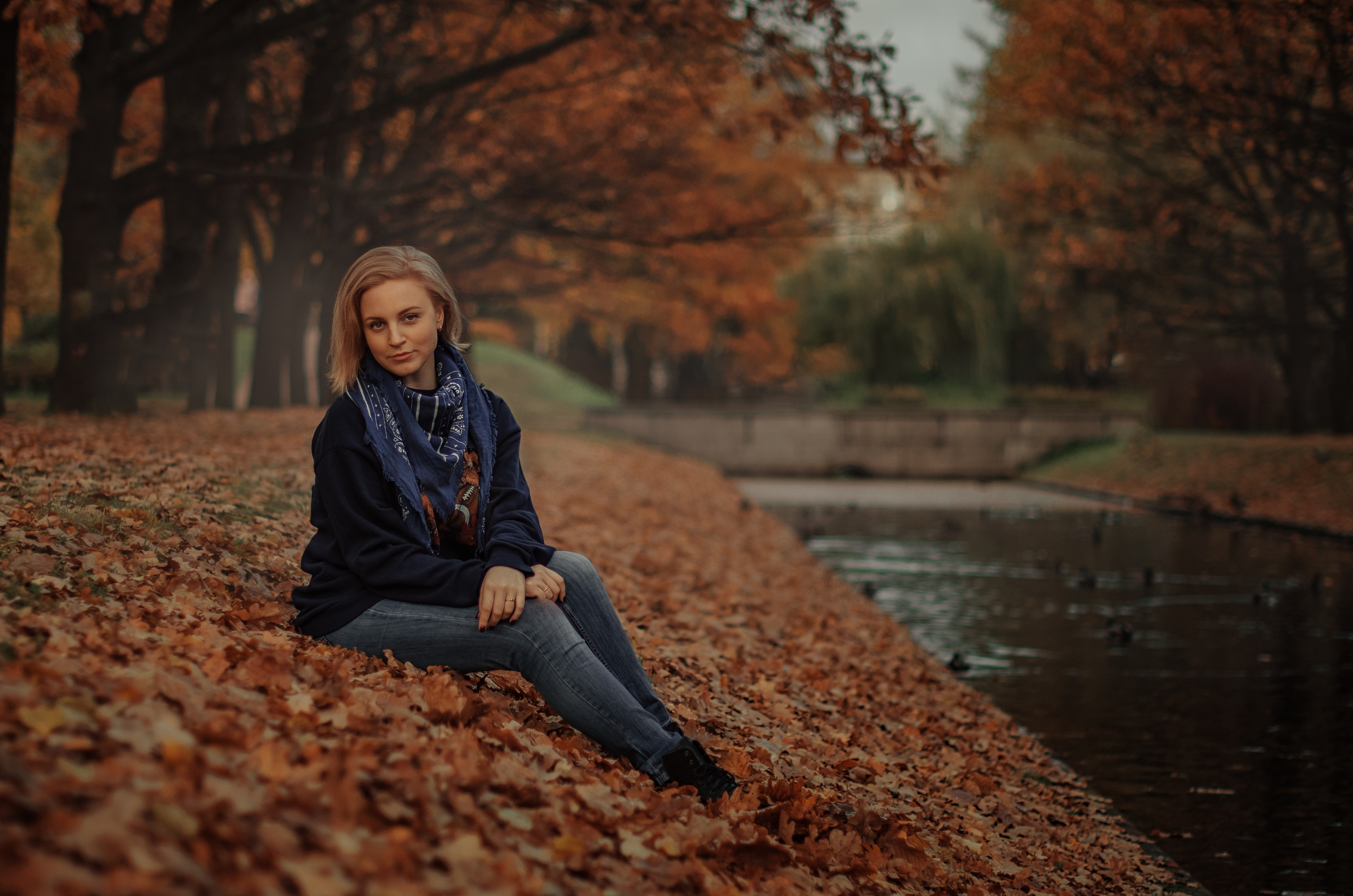 Натали и осень в парке. Фотограф Алиса Агафонова в Санкт-Петербурге