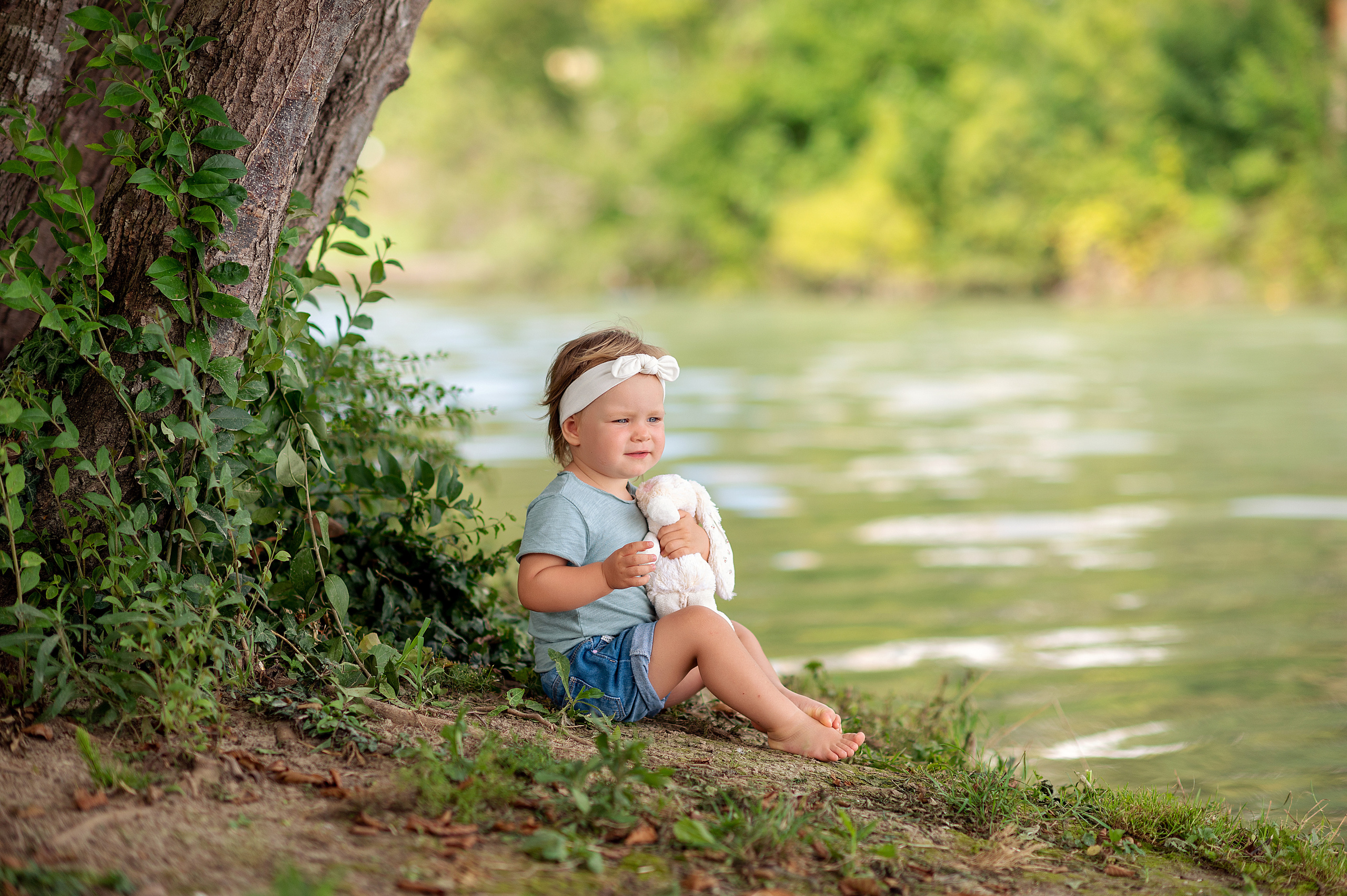 У реки. Детский фотограф Абхазия